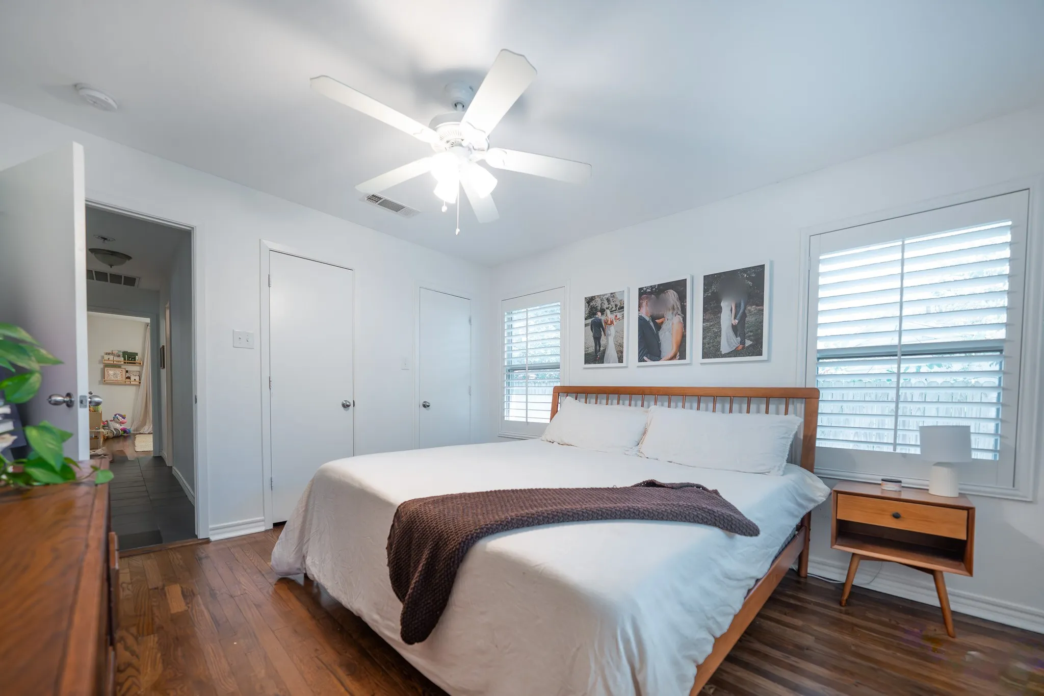 Single Family Residence For Sale in Tarrant County , 2017 Bluebonnet Drive, Fort Worth, Texas 76111, 2 Bedroom, 1 Bathroom, 1 Garage spaces, 1,414 Sqft, built in 1946, mls#21234162, Real Estate Agent in Fort Worth, Homes For Sale in Tarrant county, Homes For Sale in Fort Worth, Realtor in Fort Worth Texas, Real Estate Brokerage Independent Realty Texas, Luminita Cordes Realtor