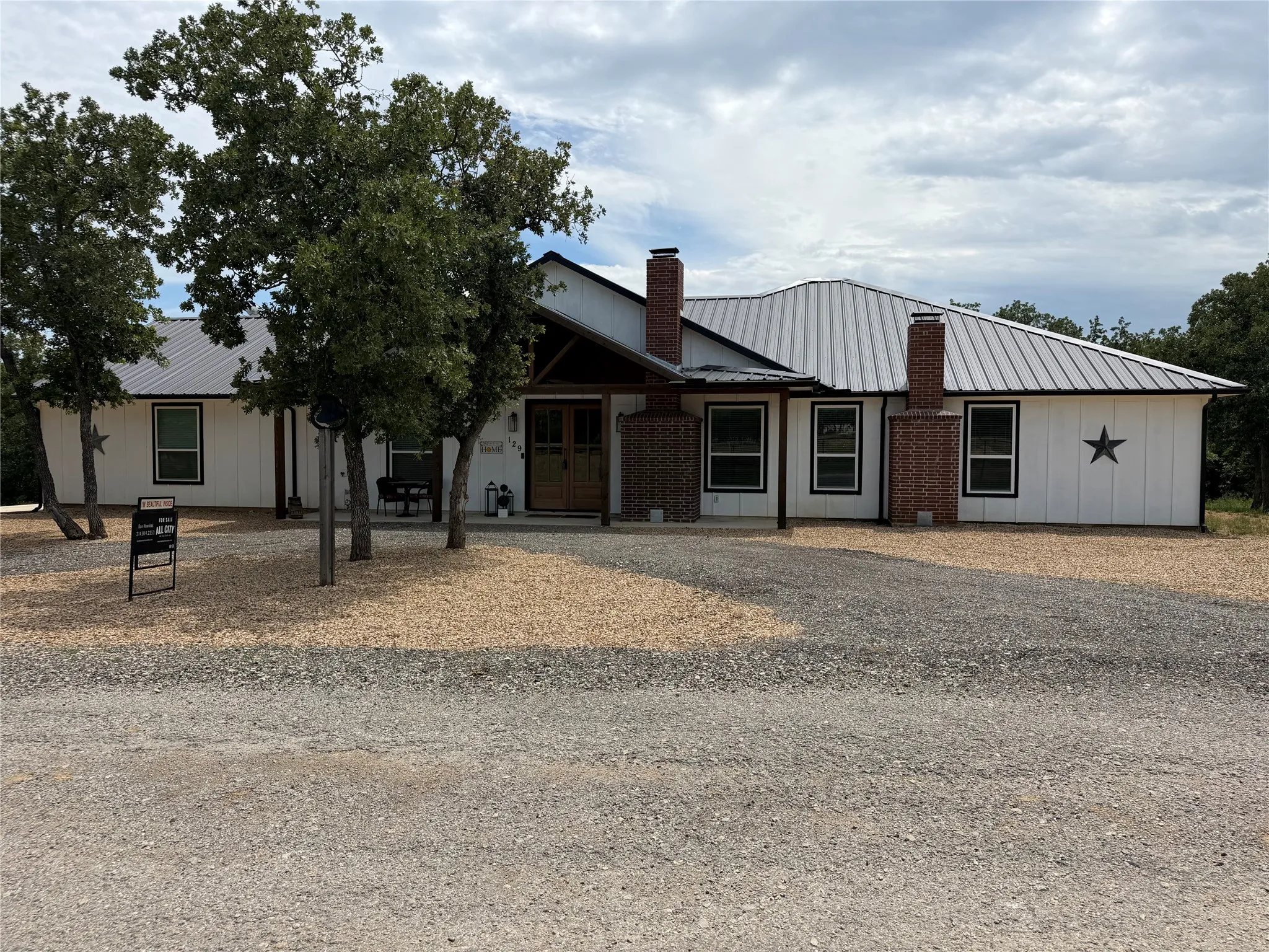Single Family Residence For Sale in Wise County , 129 Whiskey Ranch Road, Runaway Bay, Texas 76426, 3 Bedroom, 2 Bathroom, 3 Garage spaces, 2,049 Sqft, built in 2023, Preowned, mls#21234207, Real Estate Agent in Runaway Bay, Homes For Sale in Wise county, Homes For Sale in Runaway Bay, Realtor in Runaway Bay Texas, Real Estate Brokerage Independent Realty Texas, Luminita Cordes Realtor