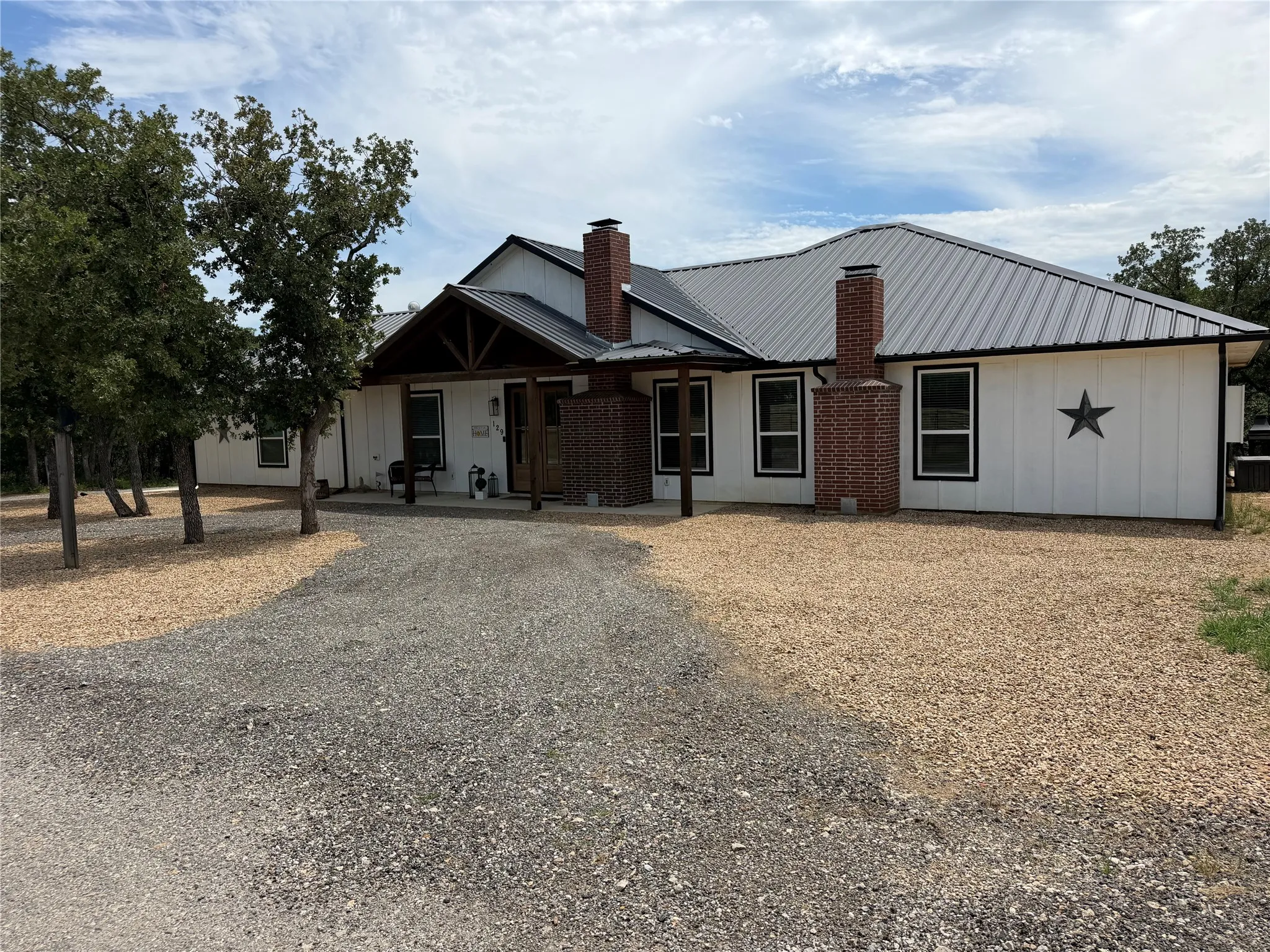 Single Family Residence For Sale in Wise County , 129 Whiskey Ranch Road, Runaway Bay, Texas 76426, 3 Bedroom, 2 Bathroom, 3 Garage spaces, 2,049 Sqft, built in 2023, Preowned, mls#21234207, Real Estate Agent in Runaway Bay, Homes For Sale in Wise county, Homes For Sale in Runaway Bay, Realtor in Runaway Bay Texas, Real Estate Brokerage Independent Realty Texas, Luminita Cordes Realtor