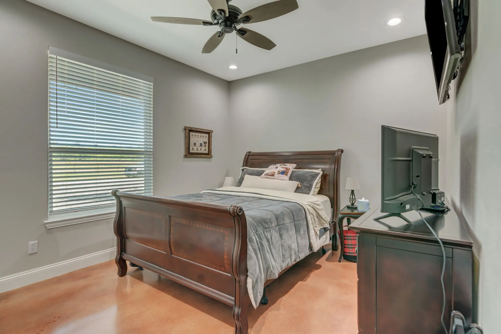 Single Family Residence For Sale in Wise County , 129 Whiskey Ranch Road, Runaway Bay, Texas 76426, 3 Bedroom, 2 Bathroom, 3 Garage spaces, 2,049 Sqft, built in 2023, Preowned, mls#21234207, Real Estate Agent in Runaway Bay, Homes For Sale in Wise county, Homes For Sale in Runaway Bay, Realtor in Runaway Bay Texas, Real Estate Brokerage Independent Realty Texas, Luminita Cordes Realtor