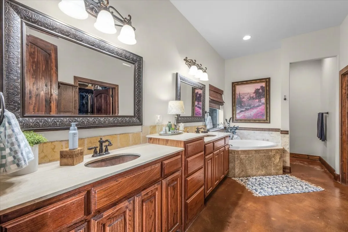 Single Family Residence For Sale in Parker County , 1145 Veal Station Road, Weatherford, Texas 76085, 4 Bedroom, 3 Bathroom, 4 Garage spaces, 3,071 Sqft, built in 2010, Preowned, mls#21235102, Real Estate Agent in Weatherford, Homes For Sale in Parker county, Homes For Sale in Weatherford, Realtor in Weatherford Texas, Real Estate Brokerage Independent Realty Texas, Luminita Cordes Realtor