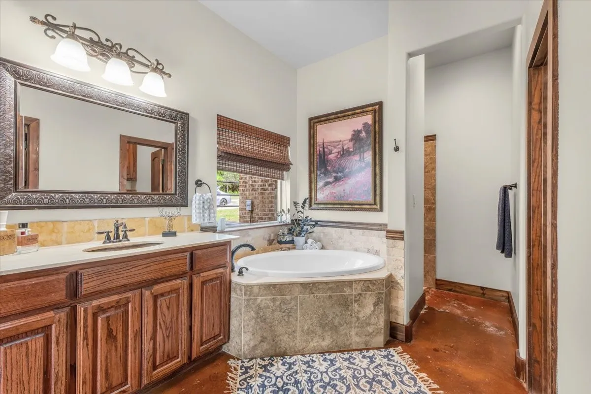 Single Family Residence For Sale in Parker County , 1145 Veal Station Road, Weatherford, Texas 76085, 4 Bedroom, 3 Bathroom, 4 Garage spaces, 3,071 Sqft, built in 2010, Preowned, mls#21235102, Real Estate Agent in Weatherford, Homes For Sale in Parker county, Homes For Sale in Weatherford, Realtor in Weatherford Texas, Real Estate Brokerage Independent Realty Texas, Luminita Cordes Realtor