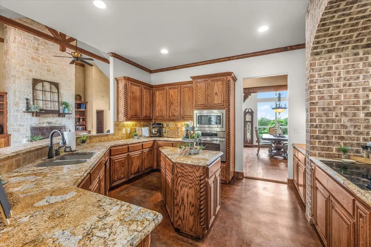 Single Family Residence For Sale in Parker County , 1145 Veal Station Road, Weatherford, Texas 76085, 4 Bedroom, 3 Bathroom, 4 Garage spaces, 3,071 Sqft, built in 2010, Preowned, mls#21235102, Real Estate Agent in Weatherford, Homes For Sale in Parker county, Homes For Sale in Weatherford, Realtor in Weatherford Texas, Real Estate Brokerage Independent Realty Texas, Luminita Cordes Realtor