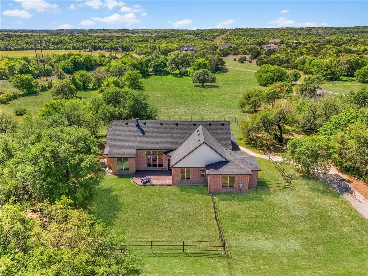 Single Family Residence For Sale in Parker County , 1145 Veal Station Road, Weatherford, Texas 76085, 4 Bedroom, 3 Bathroom, 4 Garage spaces, 3,071 Sqft, built in 2010, Preowned, mls#21235102, Real Estate Agent in Weatherford, Homes For Sale in Parker county, Homes For Sale in Weatherford, Realtor in Weatherford Texas, Real Estate Brokerage Independent Realty Texas, Luminita Cordes Realtor