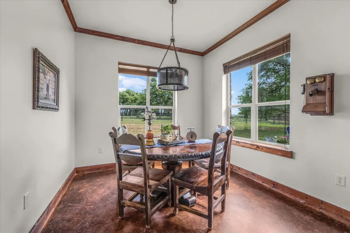 Single Family Residence For Sale in Parker County , 1145 Veal Station Road, Weatherford, Texas 76085, 4 Bedroom, 3 Bathroom, 4 Garage spaces, 3,071 Sqft, built in 2010, Preowned, mls#21235102, Real Estate Agent in Weatherford, Homes For Sale in Parker county, Homes For Sale in Weatherford, Realtor in Weatherford Texas, Real Estate Brokerage Independent Realty Texas, Luminita Cordes Realtor
