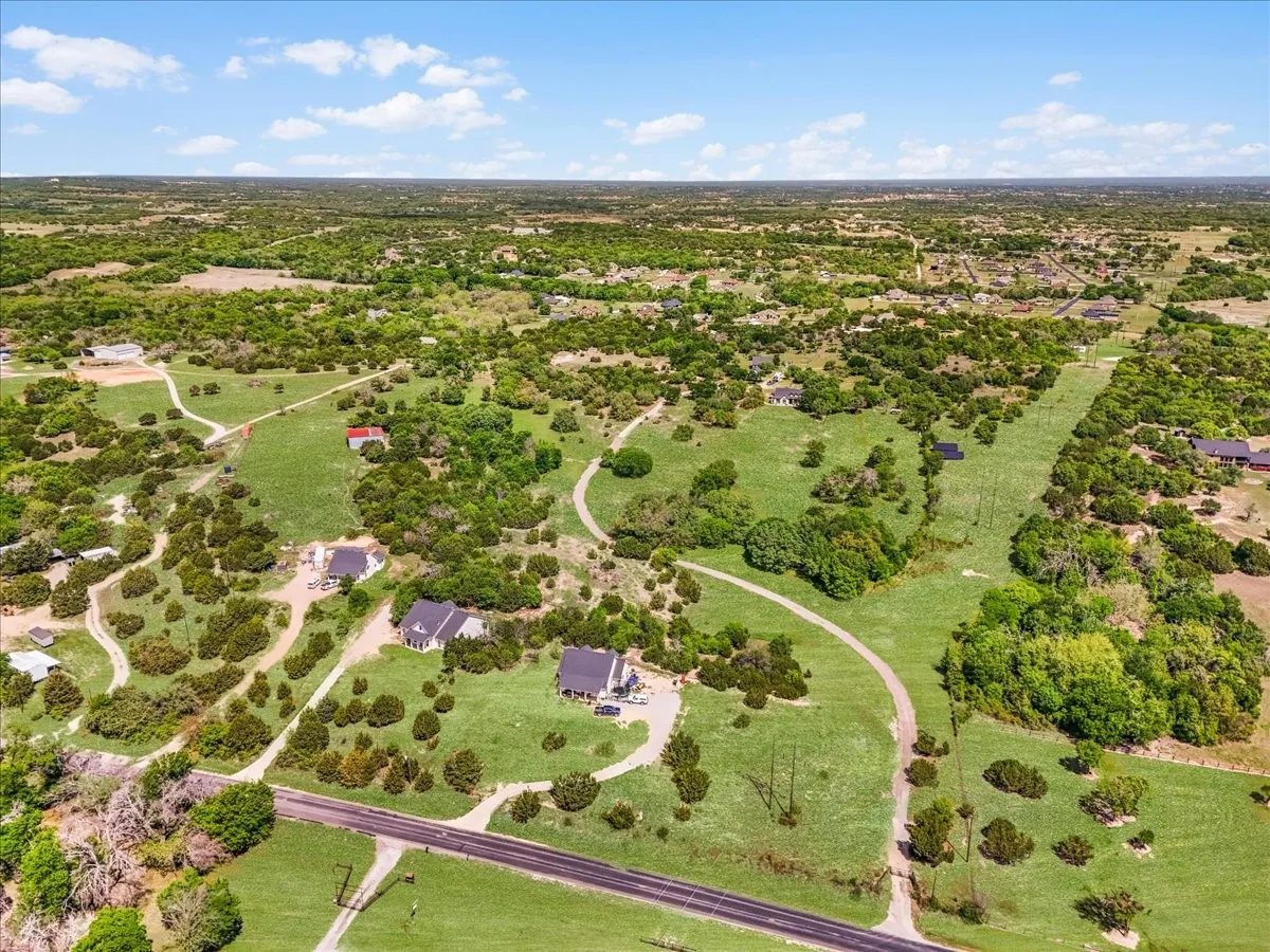 Single Family Residence For Sale in Parker County , 1145 Veal Station Road, Weatherford, Texas 76085, 4 Bedroom, 3 Bathroom, 4 Garage spaces, 3,071 Sqft, built in 2010, Preowned, mls#21235102, Real Estate Agent in Weatherford, Homes For Sale in Parker county, Homes For Sale in Weatherford, Realtor in Weatherford Texas, Real Estate Brokerage Independent Realty Texas, Luminita Cordes Realtor