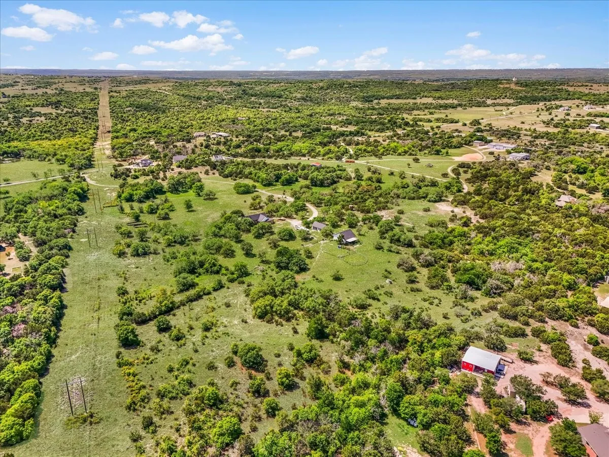Single Family Residence For Sale in Parker County , 1145 Veal Station Road, Weatherford, Texas 76085, 4 Bedroom, 3 Bathroom, 4 Garage spaces, 3,071 Sqft, built in 2010, Preowned, mls#21235102, Real Estate Agent in Weatherford, Homes For Sale in Parker county, Homes For Sale in Weatherford, Realtor in Weatherford Texas, Real Estate Brokerage Independent Realty Texas, Luminita Cordes Realtor