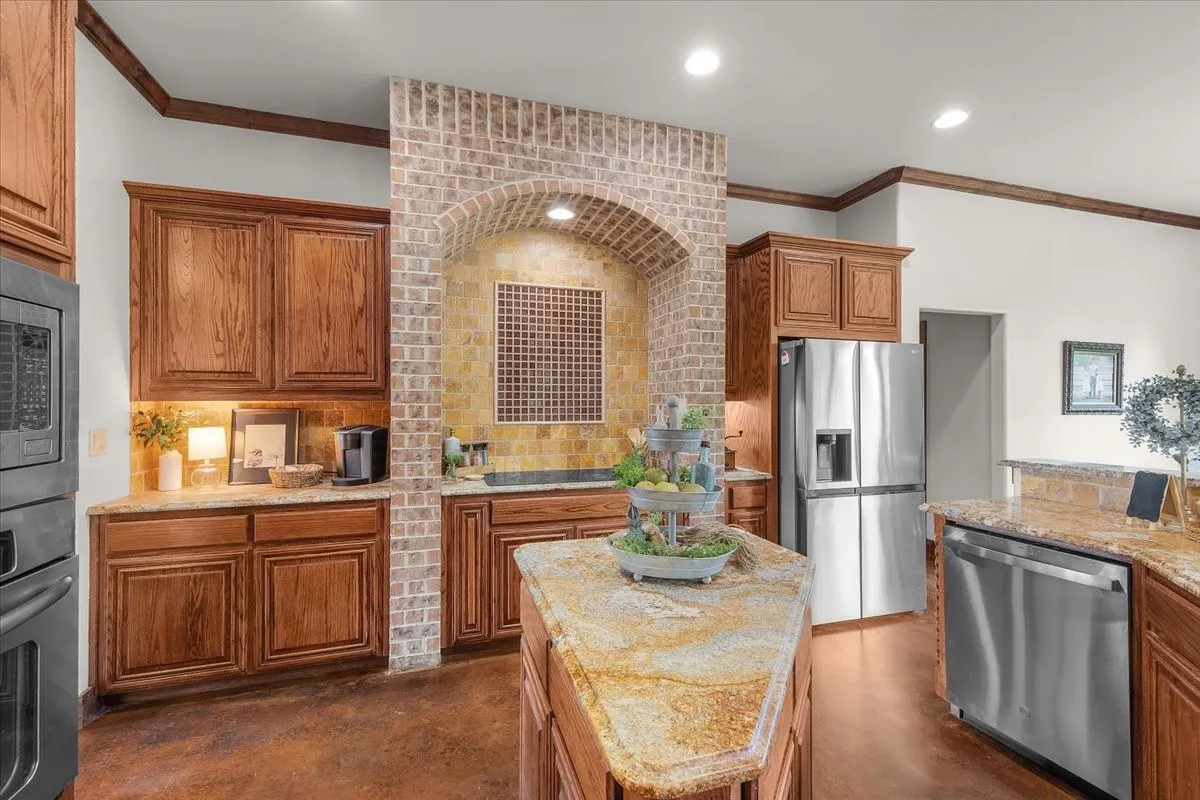 Single Family Residence For Sale in Parker County , 1145 Veal Station Road, Weatherford, Texas 76085, 4 Bedroom, 3 Bathroom, 4 Garage spaces, 3,071 Sqft, built in 2010, Preowned, mls#21235102, Real Estate Agent in Weatherford, Homes For Sale in Parker county, Homes For Sale in Weatherford, Realtor in Weatherford Texas, Real Estate Brokerage Independent Realty Texas, Luminita Cordes Realtor