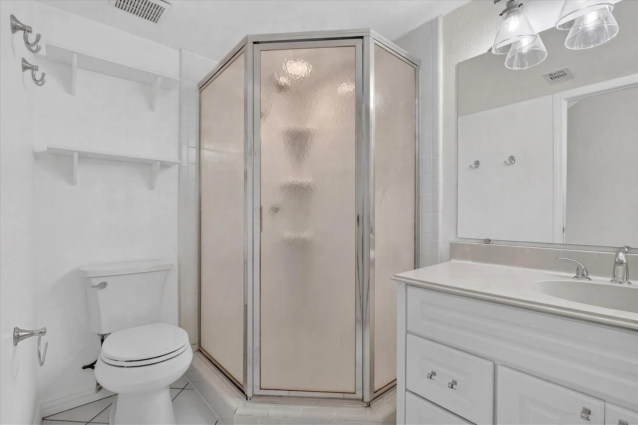 Condominium For Sale in Dallas County , 5325 Bent Tree Forest Drive 2237, Dallas, Texas 75248, 2 Bedroom, 3 Bathroom, 2 Garage spaces, 1,324 Sqft, built in 1983, Preowned, mls#21232433, Real Estate Agent in Dallas, Homes For Sale in Dallas county, Homes For Sale in Dallas, Realtor in Dallas Texas, Real Estate Brokerage Independent Realty Texas, Luminita Cordes Realtor