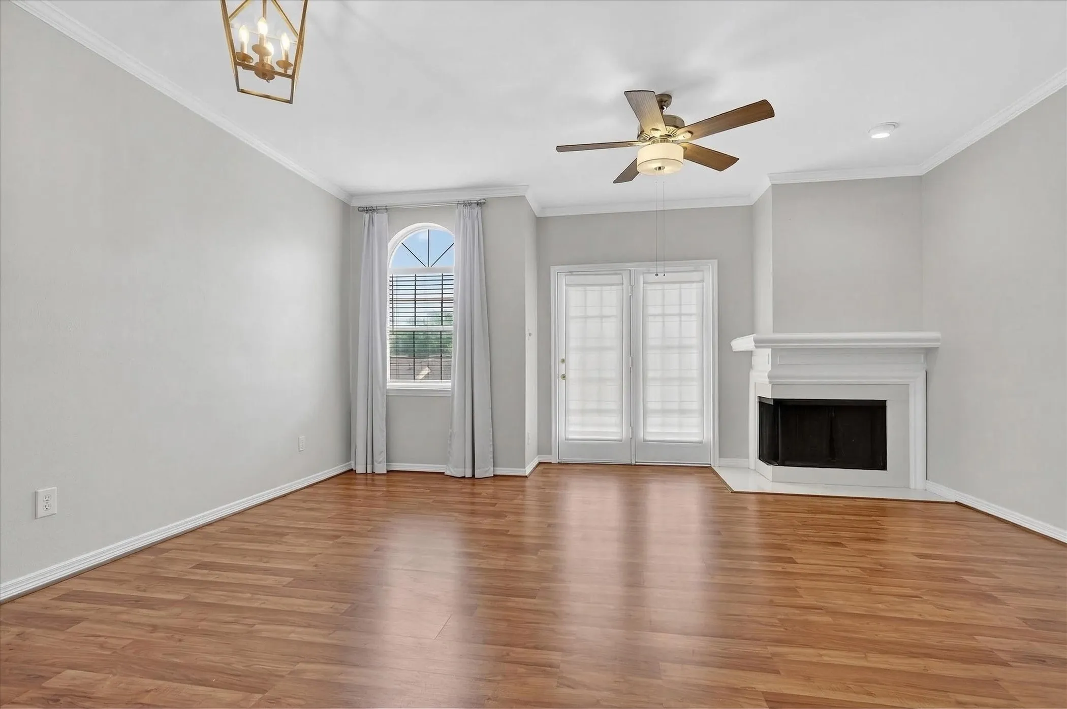 Condominium For Sale in Dallas County , 5325 Bent Tree Forest Drive 2237, Dallas, Texas 75248, 2 Bedroom, 3 Bathroom, 2 Garage spaces, 1,324 Sqft, built in 1983, Preowned, mls#21232433, Real Estate Agent in Dallas, Homes For Sale in Dallas county, Homes For Sale in Dallas, Realtor in Dallas Texas, Real Estate Brokerage Independent Realty Texas, Luminita Cordes Realtor