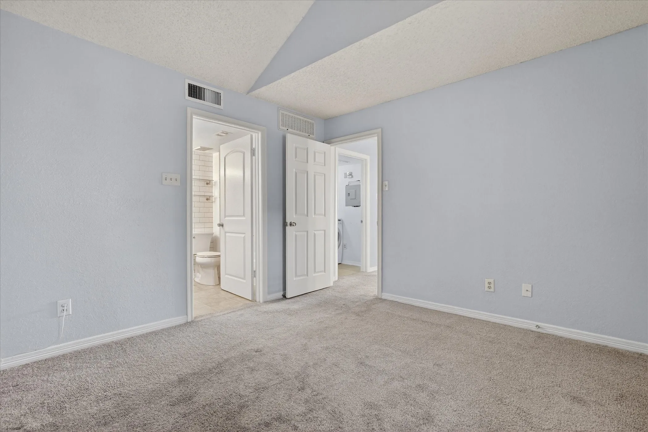 Condominium For Sale in Dallas County , 5325 Bent Tree Forest Drive 2237, Dallas, Texas 75248, 2 Bedroom, 3 Bathroom, 2 Garage spaces, 1,324 Sqft, built in 1983, Preowned, mls#21232433, Real Estate Agent in Dallas, Homes For Sale in Dallas county, Homes For Sale in Dallas, Realtor in Dallas Texas, Real Estate Brokerage Independent Realty Texas, Luminita Cordes Realtor
