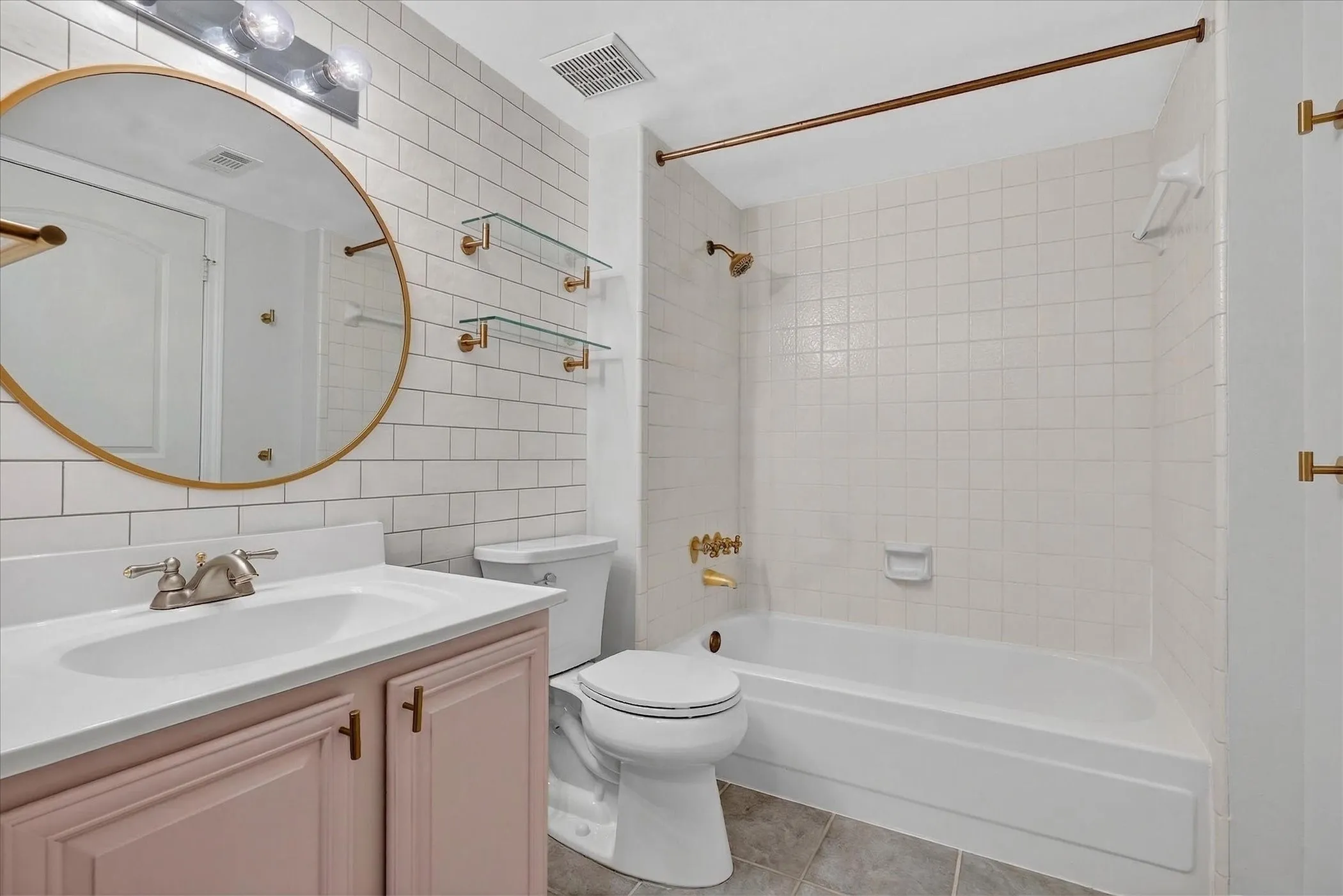 Condominium For Sale in Dallas County , 5325 Bent Tree Forest Drive 2237, Dallas, Texas 75248, 2 Bedroom, 3 Bathroom, 2 Garage spaces, 1,324 Sqft, built in 1983, Preowned, mls#21232433, Real Estate Agent in Dallas, Homes For Sale in Dallas county, Homes For Sale in Dallas, Realtor in Dallas Texas, Real Estate Brokerage Independent Realty Texas, Luminita Cordes Realtor