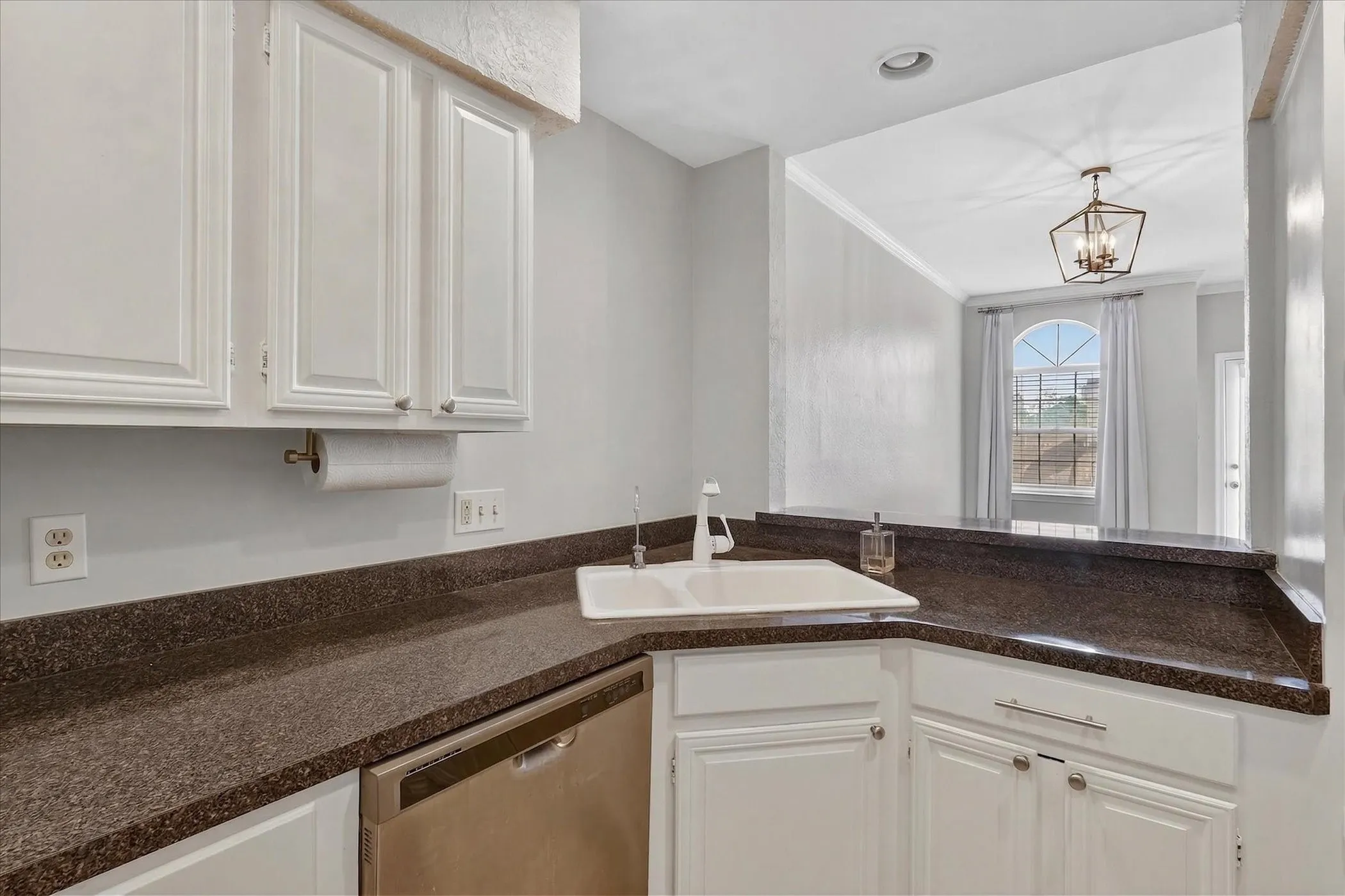 Condominium For Sale in Dallas County , 5325 Bent Tree Forest Drive 2237, Dallas, Texas 75248, 2 Bedroom, 3 Bathroom, 2 Garage spaces, 1,324 Sqft, built in 1983, Preowned, mls#21232433, Real Estate Agent in Dallas, Homes For Sale in Dallas county, Homes For Sale in Dallas, Realtor in Dallas Texas, Real Estate Brokerage Independent Realty Texas, Luminita Cordes Realtor