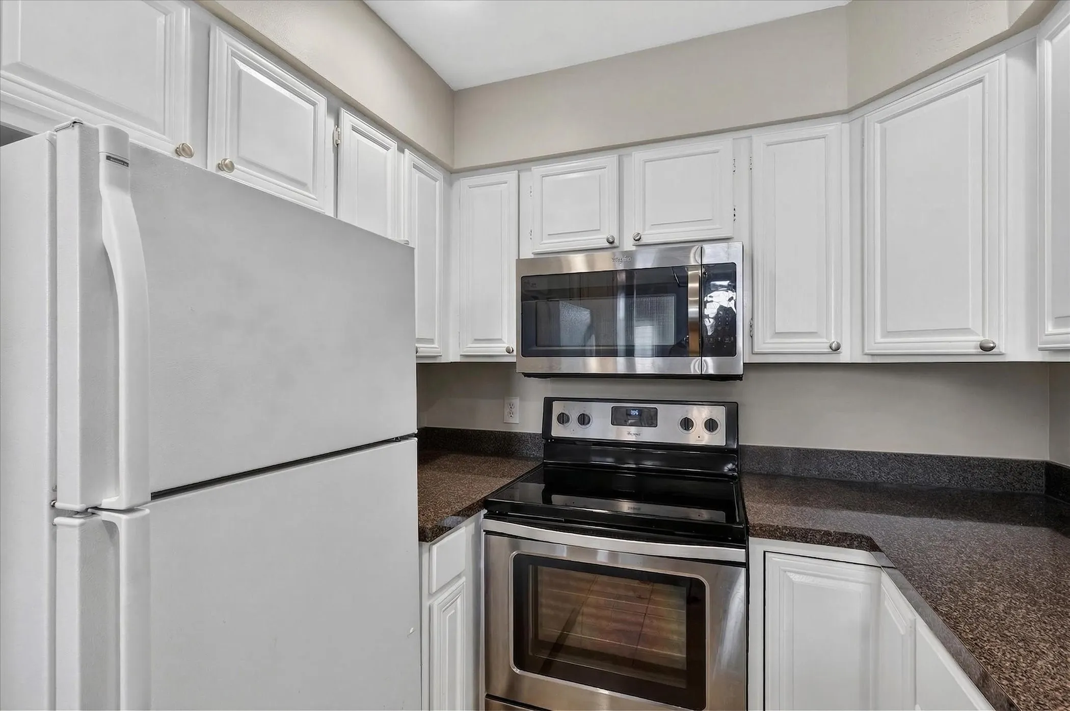 Condominium For Sale in Dallas County , 5325 Bent Tree Forest Drive 2237, Dallas, Texas 75248, 2 Bedroom, 3 Bathroom, 2 Garage spaces, 1,324 Sqft, built in 1983, Preowned, mls#21232433, Real Estate Agent in Dallas, Homes For Sale in Dallas county, Homes For Sale in Dallas, Realtor in Dallas Texas, Real Estate Brokerage Independent Realty Texas, Luminita Cordes Realtor