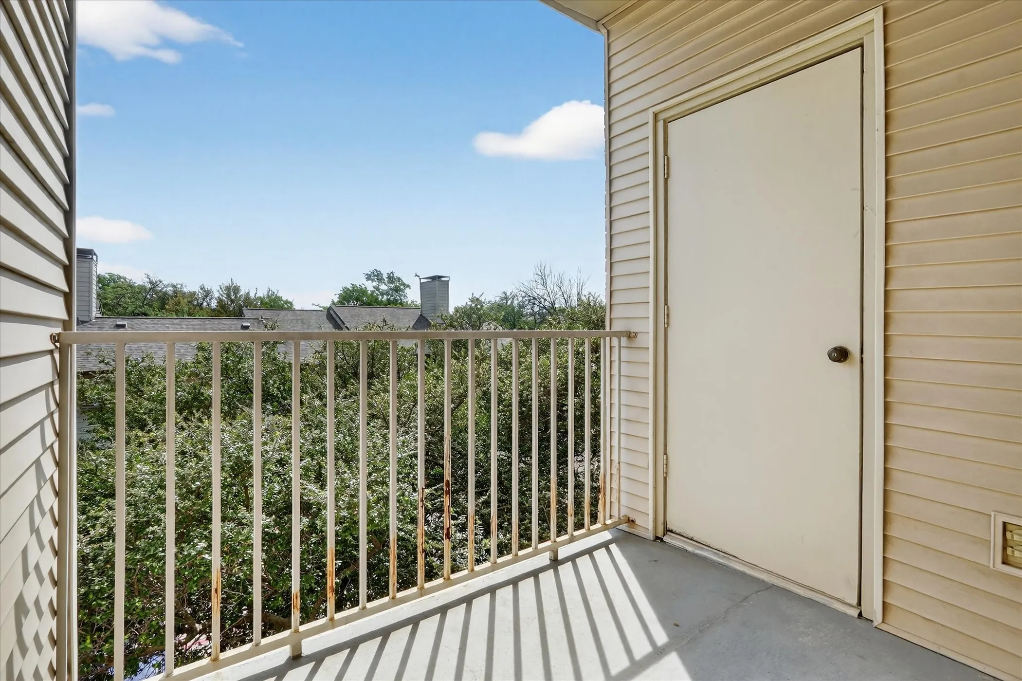 Condominium For Sale in Dallas County , 5325 Bent Tree Forest Drive 2237, Dallas, Texas 75248, 2 Bedroom, 3 Bathroom, 2 Garage spaces, 1,324 Sqft, built in 1983, Preowned, mls#21232433, Real Estate Agent in Dallas, Homes For Sale in Dallas county, Homes For Sale in Dallas, Realtor in Dallas Texas, Real Estate Brokerage Independent Realty Texas, Luminita Cordes Realtor