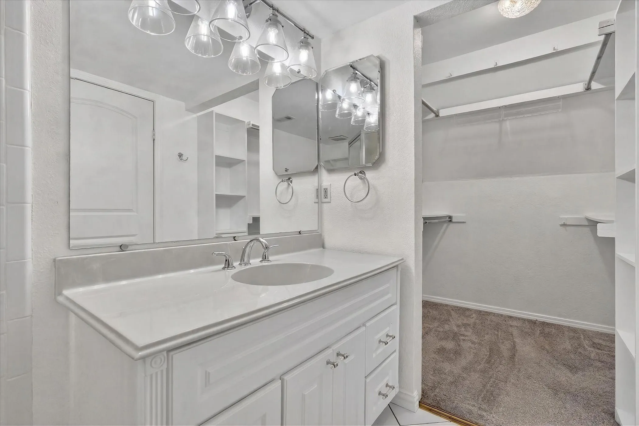 Condominium For Sale in Dallas County , 5325 Bent Tree Forest Drive 2237, Dallas, Texas 75248, 2 Bedroom, 3 Bathroom, 2 Garage spaces, 1,324 Sqft, built in 1983, Preowned, mls#21232433, Real Estate Agent in Dallas, Homes For Sale in Dallas county, Homes For Sale in Dallas, Realtor in Dallas Texas, Real Estate Brokerage Independent Realty Texas, Luminita Cordes Realtor