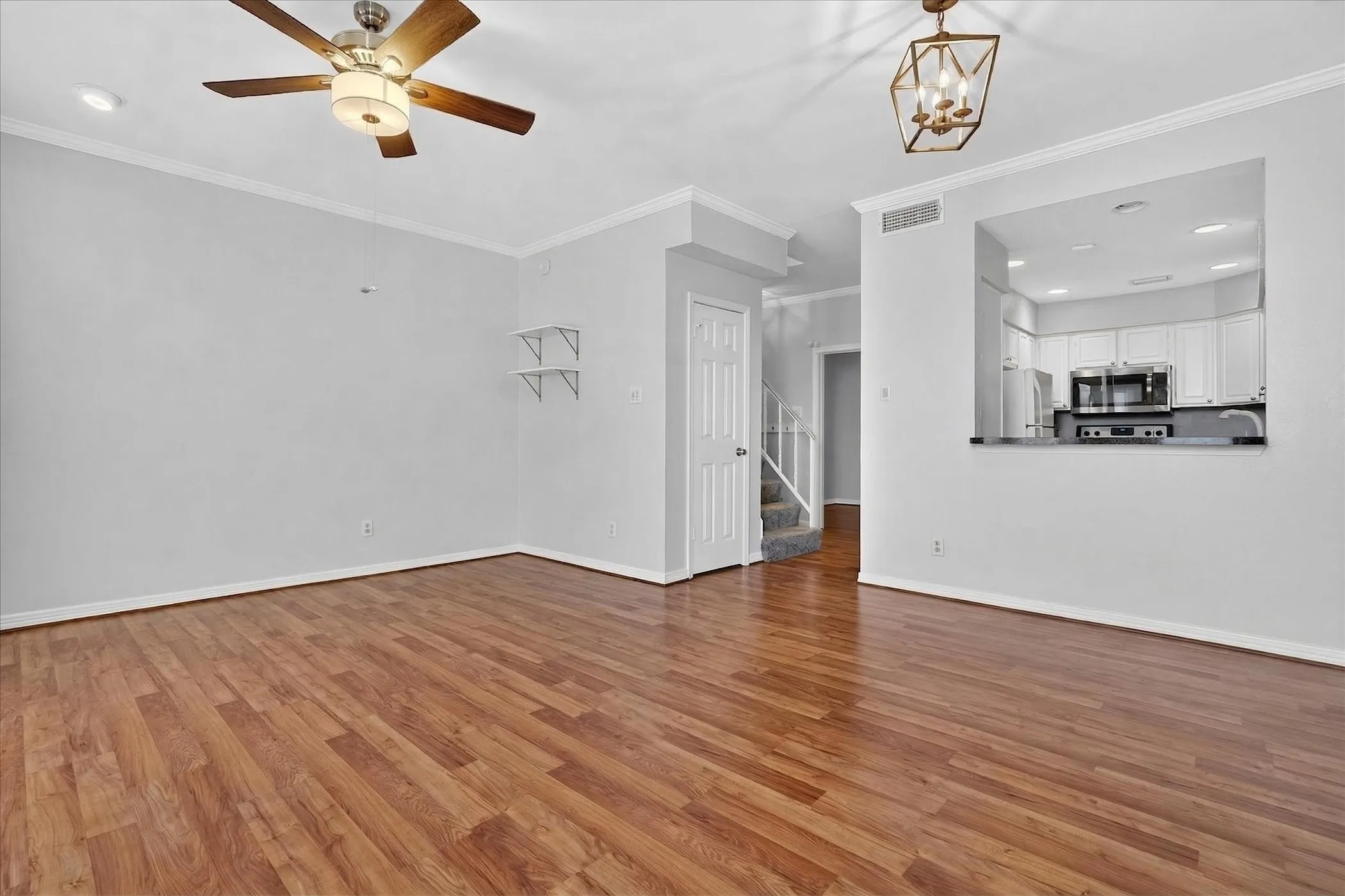Condominium For Sale in Dallas County , 5325 Bent Tree Forest Drive 2237, Dallas, Texas 75248, 2 Bedroom, 3 Bathroom, 2 Garage spaces, 1,324 Sqft, built in 1983, Preowned, mls#21232433, Real Estate Agent in Dallas, Homes For Sale in Dallas county, Homes For Sale in Dallas, Realtor in Dallas Texas, Real Estate Brokerage Independent Realty Texas, Luminita Cordes Realtor