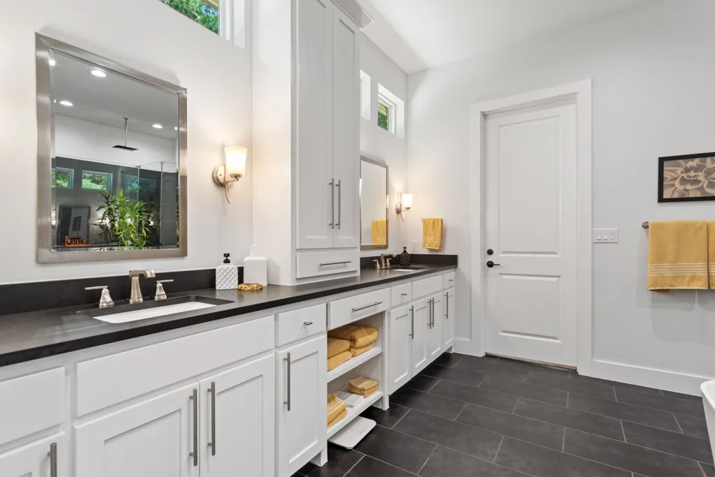 Single Family Residence For Sale in Smith County , 2926 Stewart Way, Tyler, Texas 75709, 3 Bedroom, 3 Bathroom, 3 Garage spaces, 3,615 Sqft, built in 2020, Preowned, mls#21235318, Real Estate Agent in Tyler, Homes For Sale in Smith county, Homes For Sale in Tyler, Realtor in Tyler Texas, Real Estate Brokerage Independent Realty Texas, Luminita Cordes Realtor