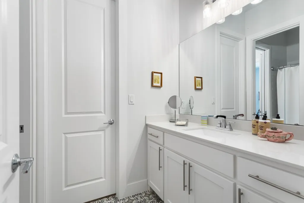Single Family Residence For Sale in Smith County , 2926 Stewart Way, Tyler, Texas 75709, 3 Bedroom, 3 Bathroom, 3 Garage spaces, 3,615 Sqft, built in 2020, Preowned, mls#21235318, Real Estate Agent in Tyler, Homes For Sale in Smith county, Homes For Sale in Tyler, Realtor in Tyler Texas, Real Estate Brokerage Independent Realty Texas, Luminita Cordes Realtor