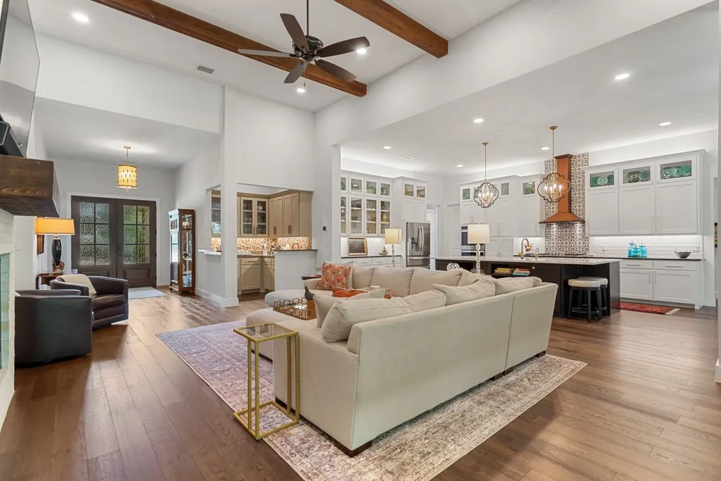 Single Family Residence For Sale in Smith County , 2926 Stewart Way, Tyler, Texas 75709, 3 Bedroom, 3 Bathroom, 3 Garage spaces, 3,615 Sqft, built in 2020, Preowned, mls#21235318, Real Estate Agent in Tyler, Homes For Sale in Smith county, Homes For Sale in Tyler, Realtor in Tyler Texas, Real Estate Brokerage Independent Realty Texas, Luminita Cordes Realtor