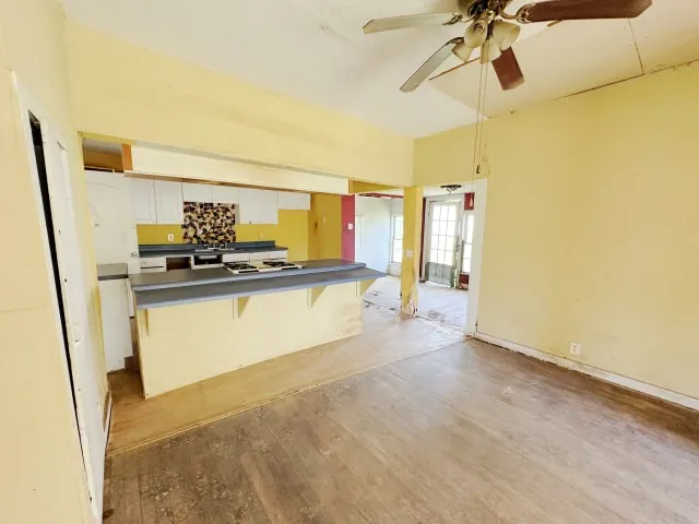 Single Family Residence For Sale in Delta County , 201 E San Antonio Avenue, Cooper, Texas 75432, 3 Bedroom, 2 Bathroom, 1 Garage spaces, 1,732 Sqft, built in 1900, Preowned, mls#21233995, Real Estate Agent in Cooper, Homes For Sale in Delta county, Homes For Sale in Cooper, Realtor in Cooper Texas, Real Estate Brokerage Independent Realty Texas, Luminita Cordes Realtor