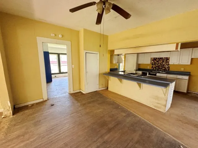 Single Family Residence For Sale in Delta County , 201 E San Antonio Avenue, Cooper, Texas 75432, 3 Bedroom, 2 Bathroom, 1 Garage spaces, 1,732 Sqft, built in 1900, Preowned, mls#21233995, Real Estate Agent in Cooper, Homes For Sale in Delta county, Homes For Sale in Cooper, Realtor in Cooper Texas, Real Estate Brokerage Independent Realty Texas, Luminita Cordes Realtor