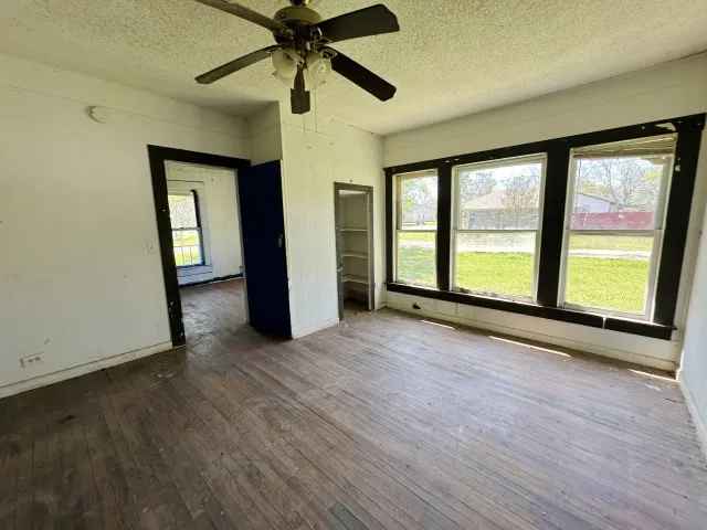 Single Family Residence For Sale in Delta County , 201 E San Antonio Avenue, Cooper, Texas 75432, 3 Bedroom, 2 Bathroom, 1 Garage spaces, 1,732 Sqft, built in 1900, Preowned, mls#21233995, Real Estate Agent in Cooper, Homes For Sale in Delta county, Homes For Sale in Cooper, Realtor in Cooper Texas, Real Estate Brokerage Independent Realty Texas, Luminita Cordes Realtor