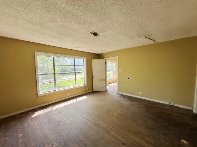 Single Family Residence For Sale in Delta County , 201 E San Antonio Avenue, Cooper, Texas 75432, 3 Bedroom, 2 Bathroom, 1 Garage spaces, 1,732 Sqft, built in 1900, Preowned, mls#21233995, Real Estate Agent in Cooper, Homes For Sale in Delta county, Homes For Sale in Cooper, Realtor in Cooper Texas, Real Estate Brokerage Independent Realty Texas, Luminita Cordes Realtor