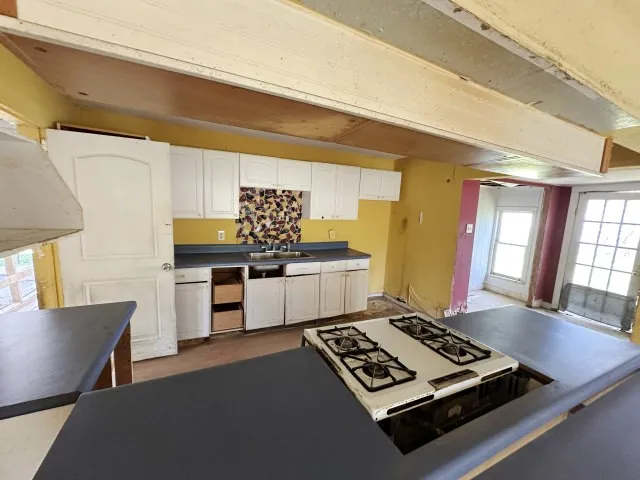 Single Family Residence For Sale in Delta County , 201 E San Antonio Avenue, Cooper, Texas 75432, 3 Bedroom, 2 Bathroom, 1 Garage spaces, 1,732 Sqft, built in 1900, Preowned, mls#21233995, Real Estate Agent in Cooper, Homes For Sale in Delta county, Homes For Sale in Cooper, Realtor in Cooper Texas, Real Estate Brokerage Independent Realty Texas, Luminita Cordes Realtor