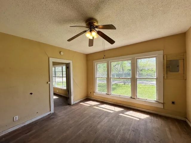Single Family Residence For Sale in Delta County , 201 E San Antonio Avenue, Cooper, Texas 75432, 3 Bedroom, 2 Bathroom, 1 Garage spaces, 1,732 Sqft, built in 1900, Preowned, mls#21233995, Real Estate Agent in Cooper, Homes For Sale in Delta county, Homes For Sale in Cooper, Realtor in Cooper Texas, Real Estate Brokerage Independent Realty Texas, Luminita Cordes Realtor