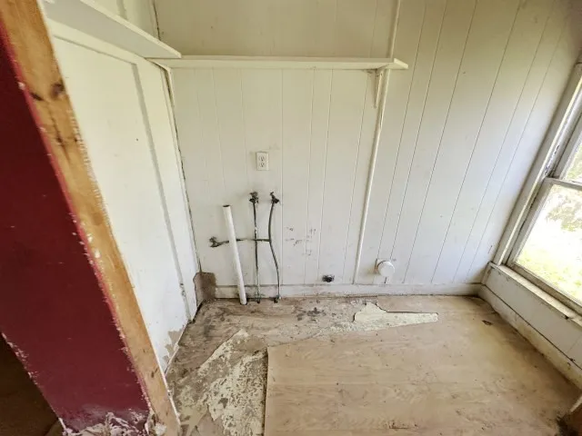 Single Family Residence For Sale in Delta County , 201 E San Antonio Avenue, Cooper, Texas 75432, 3 Bedroom, 2 Bathroom, 1 Garage spaces, 1,732 Sqft, built in 1900, Preowned, mls#21233995, Real Estate Agent in Cooper, Homes For Sale in Delta county, Homes For Sale in Cooper, Realtor in Cooper Texas, Real Estate Brokerage Independent Realty Texas, Luminita Cordes Realtor