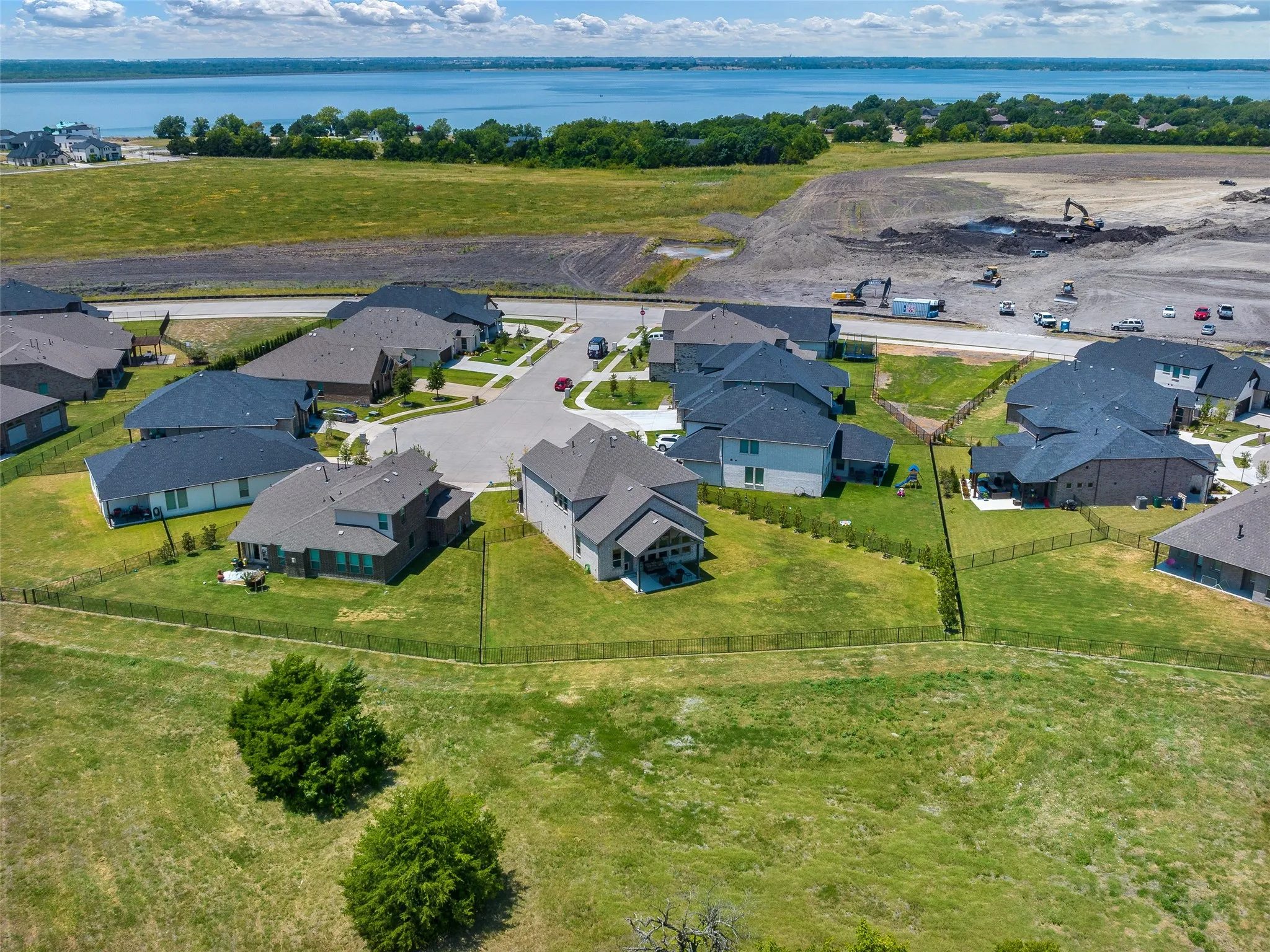 Single Family Residence For Sale in Rockwall County , 317 St Paul Court, Heath, Texas 75126, 5 Bedroom, 4 Bathroom, 2 Garage spaces, 3,343 Sqft, built in 2019, Preowned, mls#21233002, Real Estate Agent in Heath, Homes For Sale in Rockwall county, Homes For Sale in Heath, Realtor in Heath Texas, Real Estate Brokerage Independent Realty Texas, Luminita Cordes Realtor