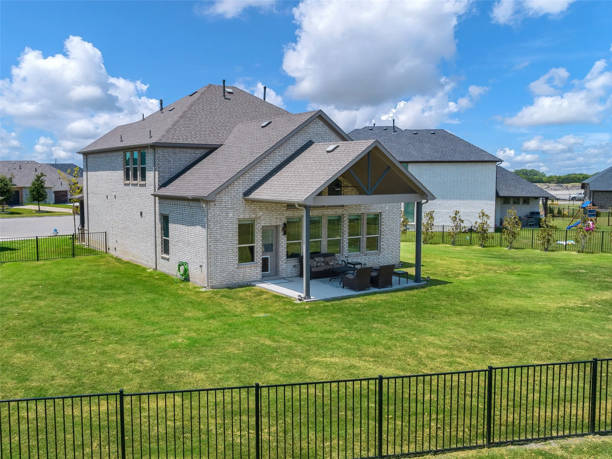 Single Family Residence For Sale in Rockwall County , 317 St Paul Court, Heath, Texas 75126, 5 Bedroom, 4 Bathroom, 2 Garage spaces, 3,343 Sqft, built in 2019, Preowned, mls#21233002, Real Estate Agent in Heath, Homes For Sale in Rockwall county, Homes For Sale in Heath, Realtor in Heath Texas, Real Estate Brokerage Independent Realty Texas, Luminita Cordes Realtor