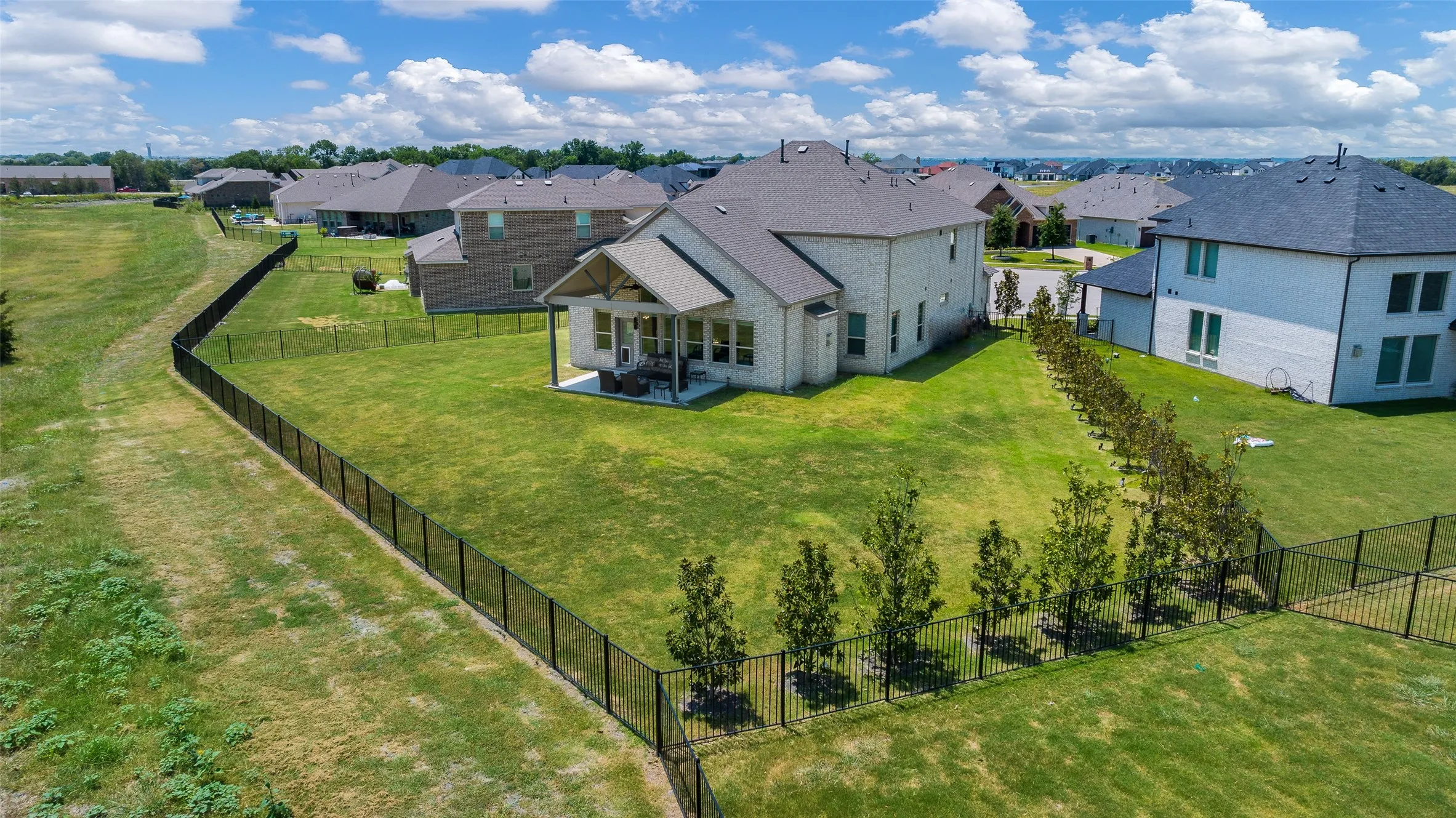 Single Family Residence For Sale in Rockwall County , 317 St Paul Court, Heath, Texas 75126, 5 Bedroom, 4 Bathroom, 2 Garage spaces, 3,343 Sqft, built in 2019, Preowned, mls#21233002, Real Estate Agent in Heath, Homes For Sale in Rockwall county, Homes For Sale in Heath, Realtor in Heath Texas, Real Estate Brokerage Independent Realty Texas, Luminita Cordes Realtor