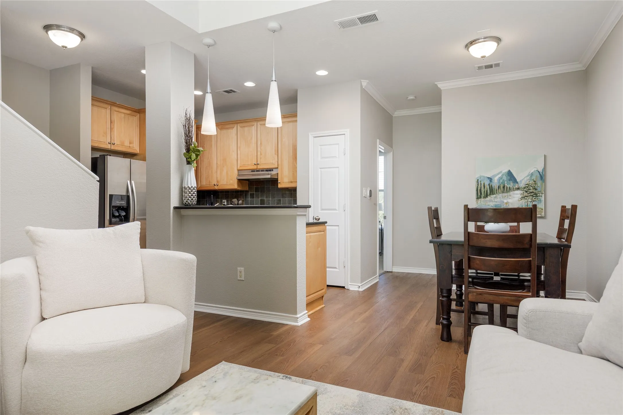 Townhouse For Sale in Dallas County , 2104 Azure Pointe, Richardson, Texas 75080, 2 Bedroom, 2 Bathroom, 2 Garage spaces, 1,485 Sqft, built in 2006, Price $350,000, mls#21235366, Real Estate Agent in Richardson, Homes For Sale in Dallas county, Homes For Sale in Richardson, Realtor in Richardson Texas, Real Estate Brokerage Independent Realty Texas, Luminita Cordes Realtor