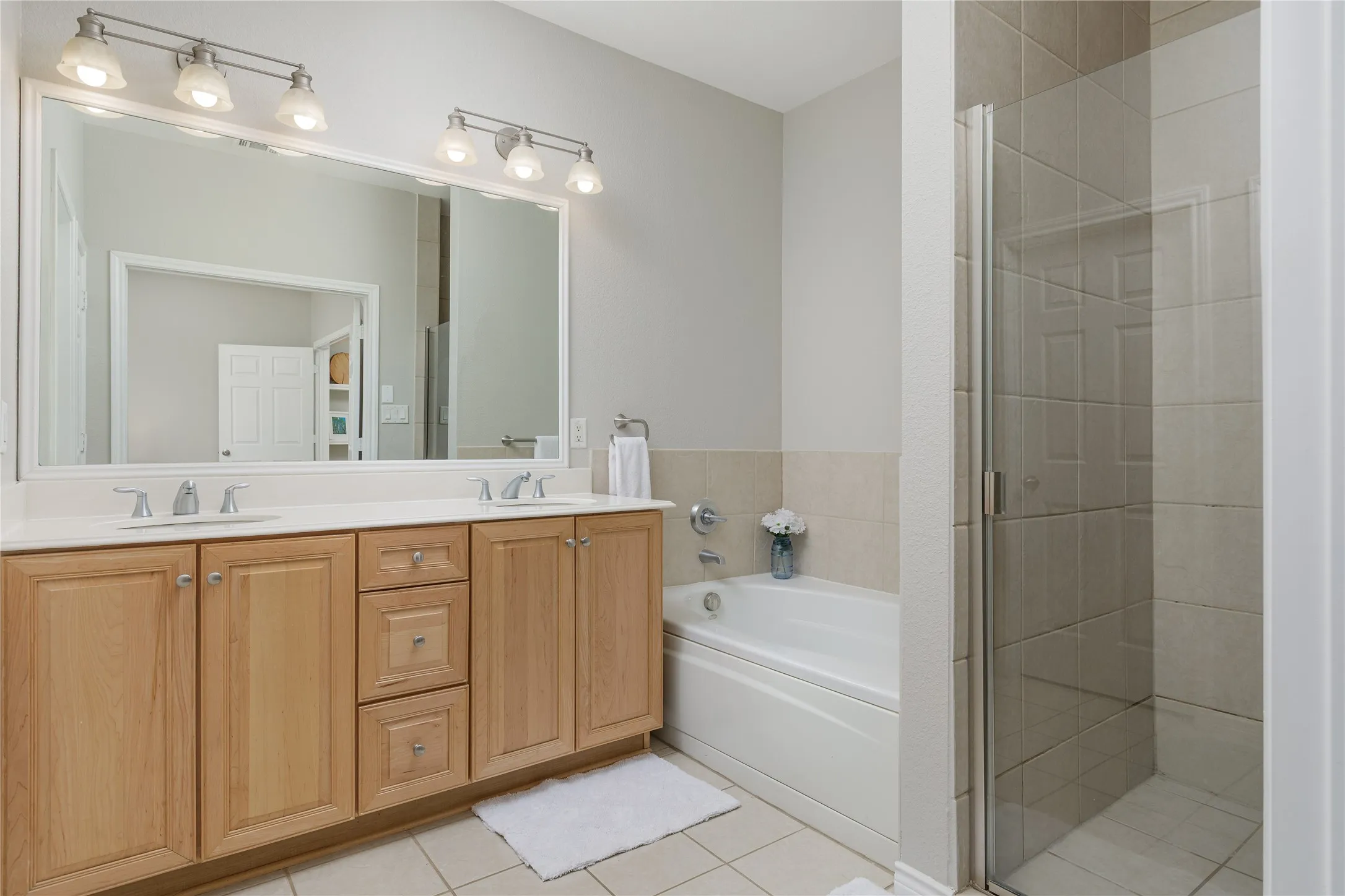 Townhouse For Sale in Dallas County , 2104 Azure Pointe, Richardson, Texas 75080, 2 Bedroom, 2 Bathroom, 2 Garage spaces, 1,485 Sqft, built in 2006, Price $350,000, mls#21235366, Real Estate Agent in Richardson, Homes For Sale in Dallas county, Homes For Sale in Richardson, Realtor in Richardson Texas, Real Estate Brokerage Independent Realty Texas, Luminita Cordes Realtor