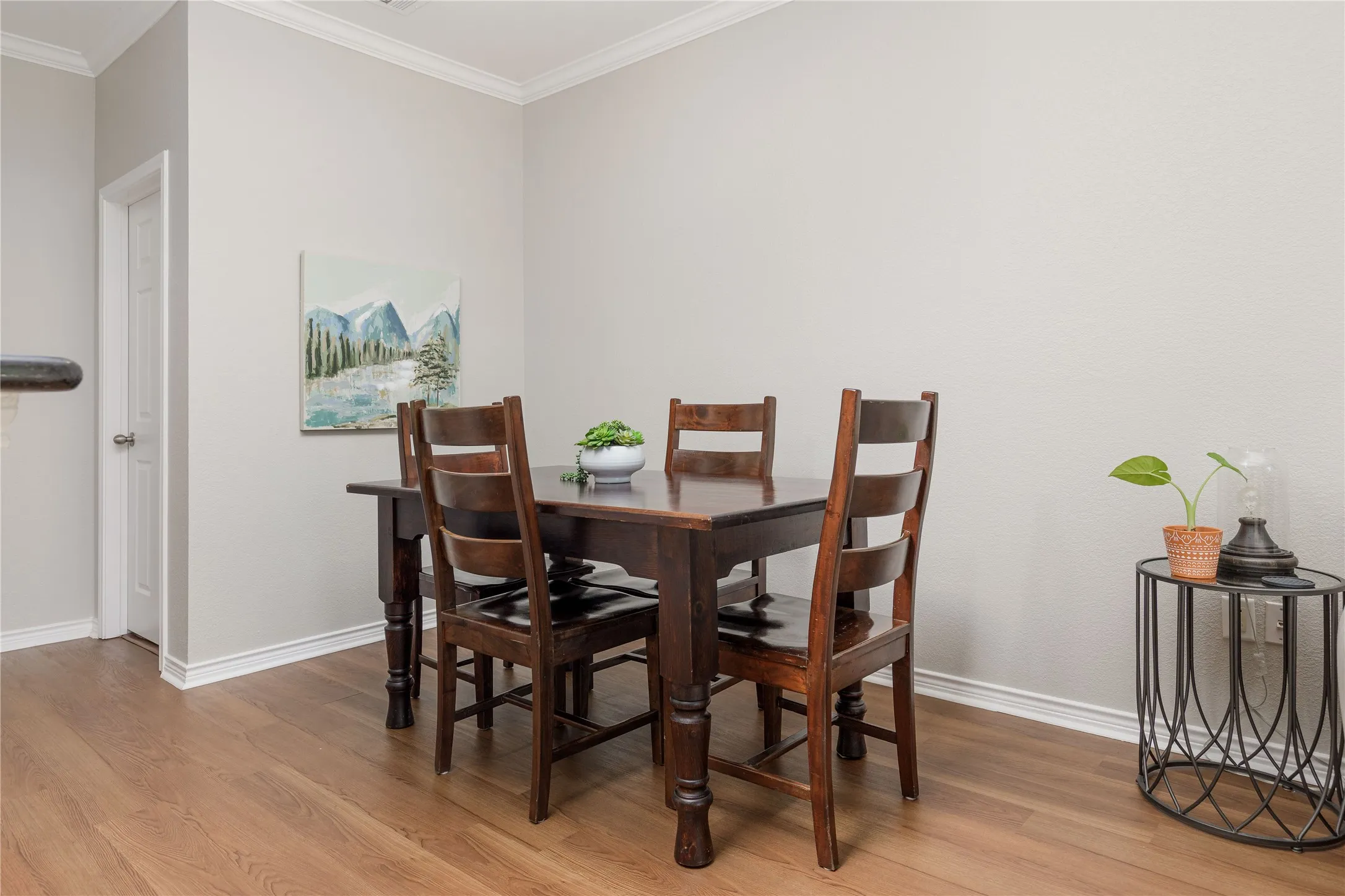 Townhouse For Sale in Dallas County , 2104 Azure Pointe, Richardson, Texas 75080, 2 Bedroom, 2 Bathroom, 2 Garage spaces, 1,485 Sqft, built in 2006, Price $350,000, mls#21235366, Real Estate Agent in Richardson, Homes For Sale in Dallas county, Homes For Sale in Richardson, Realtor in Richardson Texas, Real Estate Brokerage Independent Realty Texas, Luminita Cordes Realtor