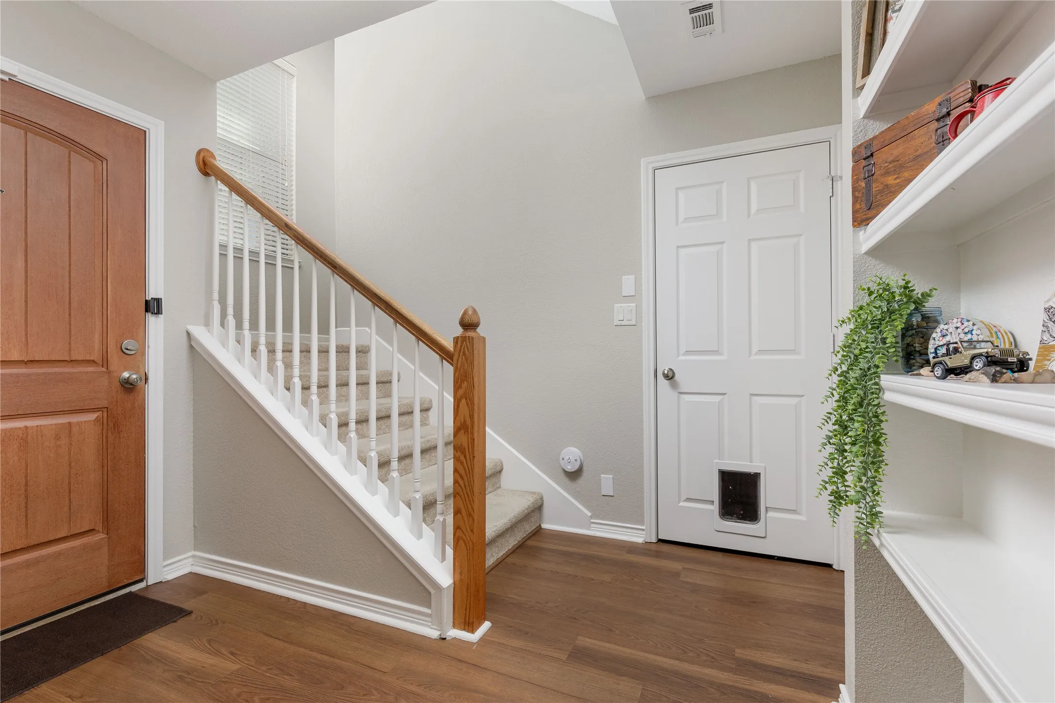 Townhouse For Sale in Dallas County , 2104 Azure Pointe, Richardson, Texas 75080, 2 Bedroom, 2 Bathroom, 2 Garage spaces, 1,485 Sqft, built in 2006, Price $350,000, mls#21235366, Real Estate Agent in Richardson, Homes For Sale in Dallas county, Homes For Sale in Richardson, Realtor in Richardson Texas, Real Estate Brokerage Independent Realty Texas, Luminita Cordes Realtor