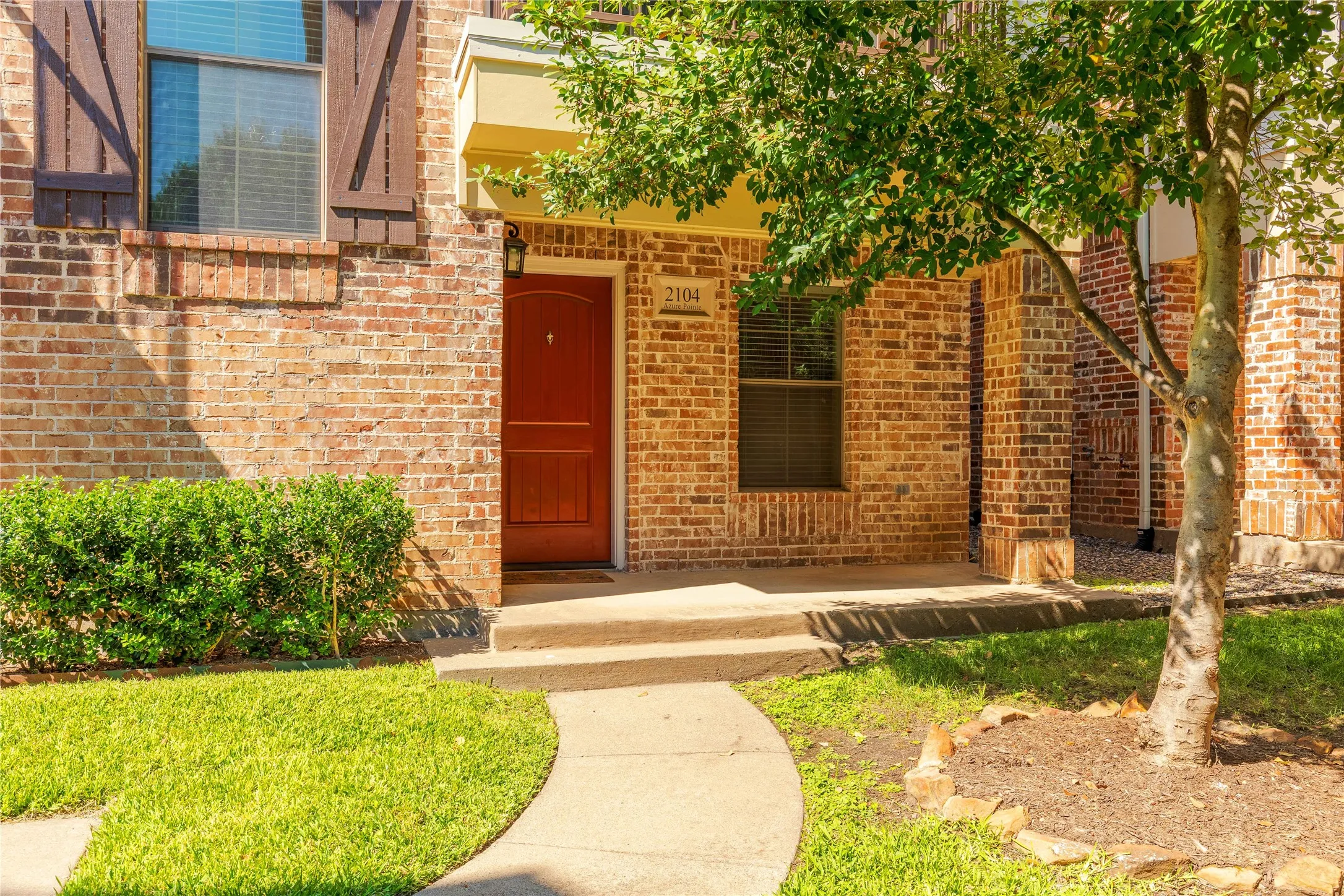 Townhouse For Sale in Dallas County , 2104 Azure Pointe, Richardson, Texas 75080, 2 Bedroom, 2 Bathroom, 2 Garage spaces, 1,485 Sqft, built in 2006, Price $350,000, mls#21235366, Real Estate Agent in Richardson, Homes For Sale in Dallas county, Homes For Sale in Richardson, Realtor in Richardson Texas, Real Estate Brokerage Independent Realty Texas, Luminita Cordes Realtor