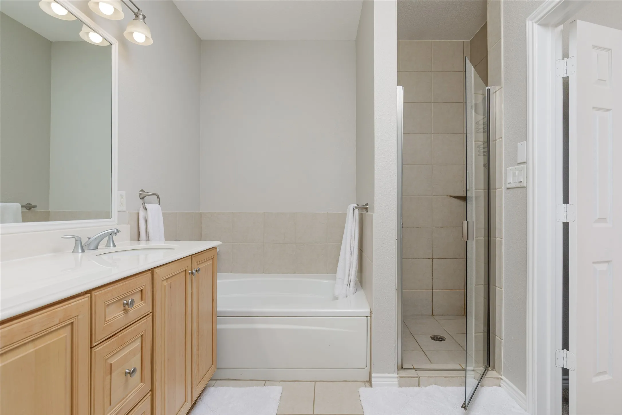 Townhouse For Sale in Dallas County , 2104 Azure Pointe, Richardson, Texas 75080, 2 Bedroom, 2 Bathroom, 2 Garage spaces, 1,485 Sqft, built in 2006, Price $350,000, mls#21235366, Real Estate Agent in Richardson, Homes For Sale in Dallas county, Homes For Sale in Richardson, Realtor in Richardson Texas, Real Estate Brokerage Independent Realty Texas, Luminita Cordes Realtor