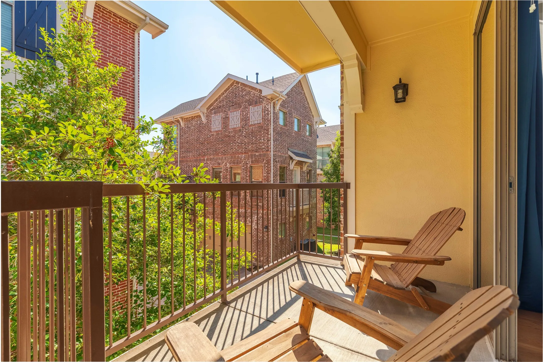 Townhouse For Sale in Dallas County , 2104 Azure Pointe, Richardson, Texas 75080, 2 Bedroom, 2 Bathroom, 2 Garage spaces, 1,485 Sqft, built in 2006, Price $350,000, mls#21235366, Real Estate Agent in Richardson, Homes For Sale in Dallas county, Homes For Sale in Richardson, Realtor in Richardson Texas, Real Estate Brokerage Independent Realty Texas, Luminita Cordes Realtor