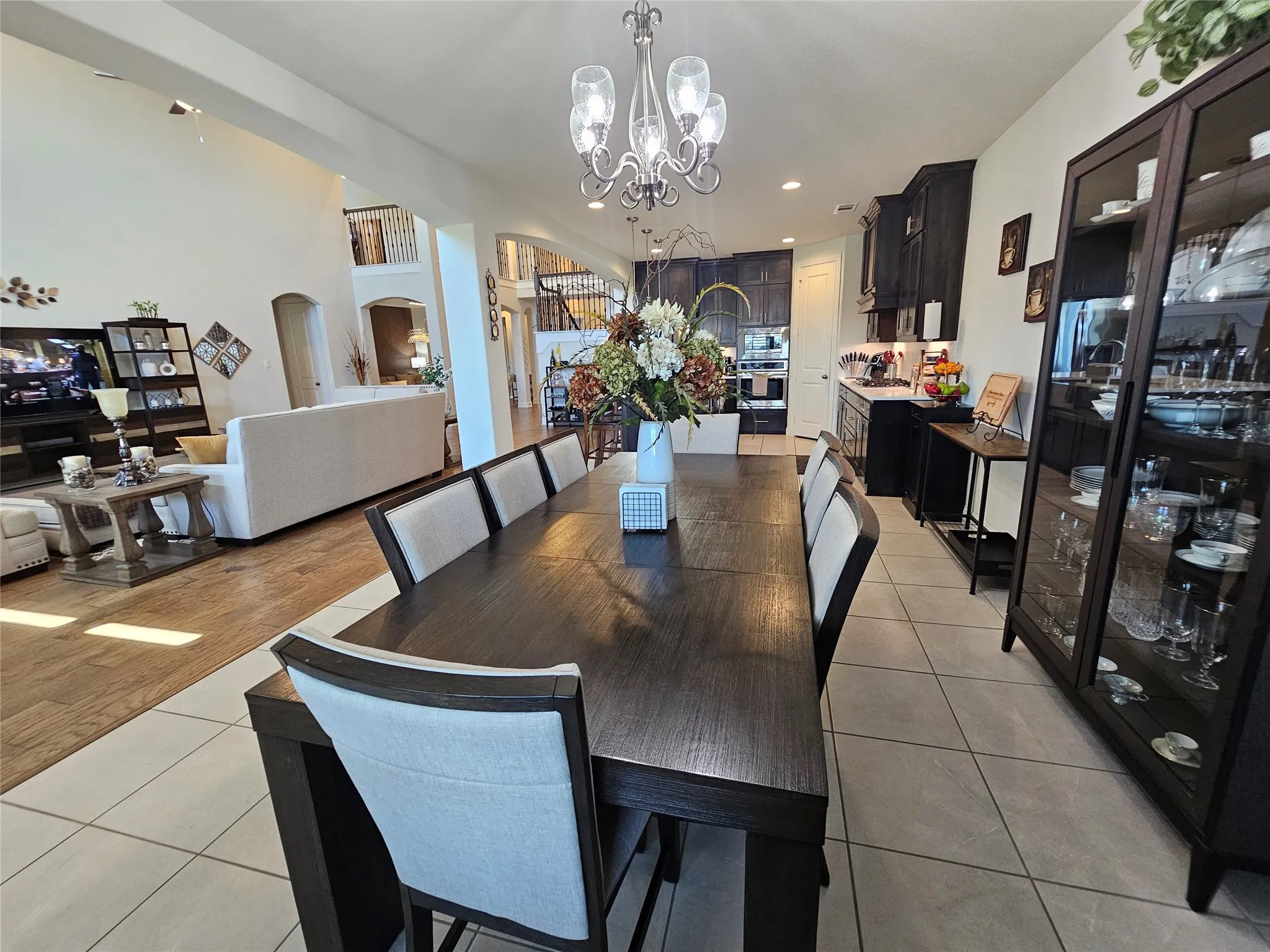 Single Family Residence For Sale in Ellis County , 1505 Hudson Drive, Ennis, Texas 75119, 5 Bedroom, 5 Bathroom, 3 Garage spaces, 4,252 Sqft, built in 2018, mls#21231677, Real Estate Agent in Ennis, Homes For Sale in Ellis county, Homes For Sale in Ennis, Realtor in Ennis Texas, Real Estate Brokerage Independent Realty Texas, Luminita Cordes Realtor