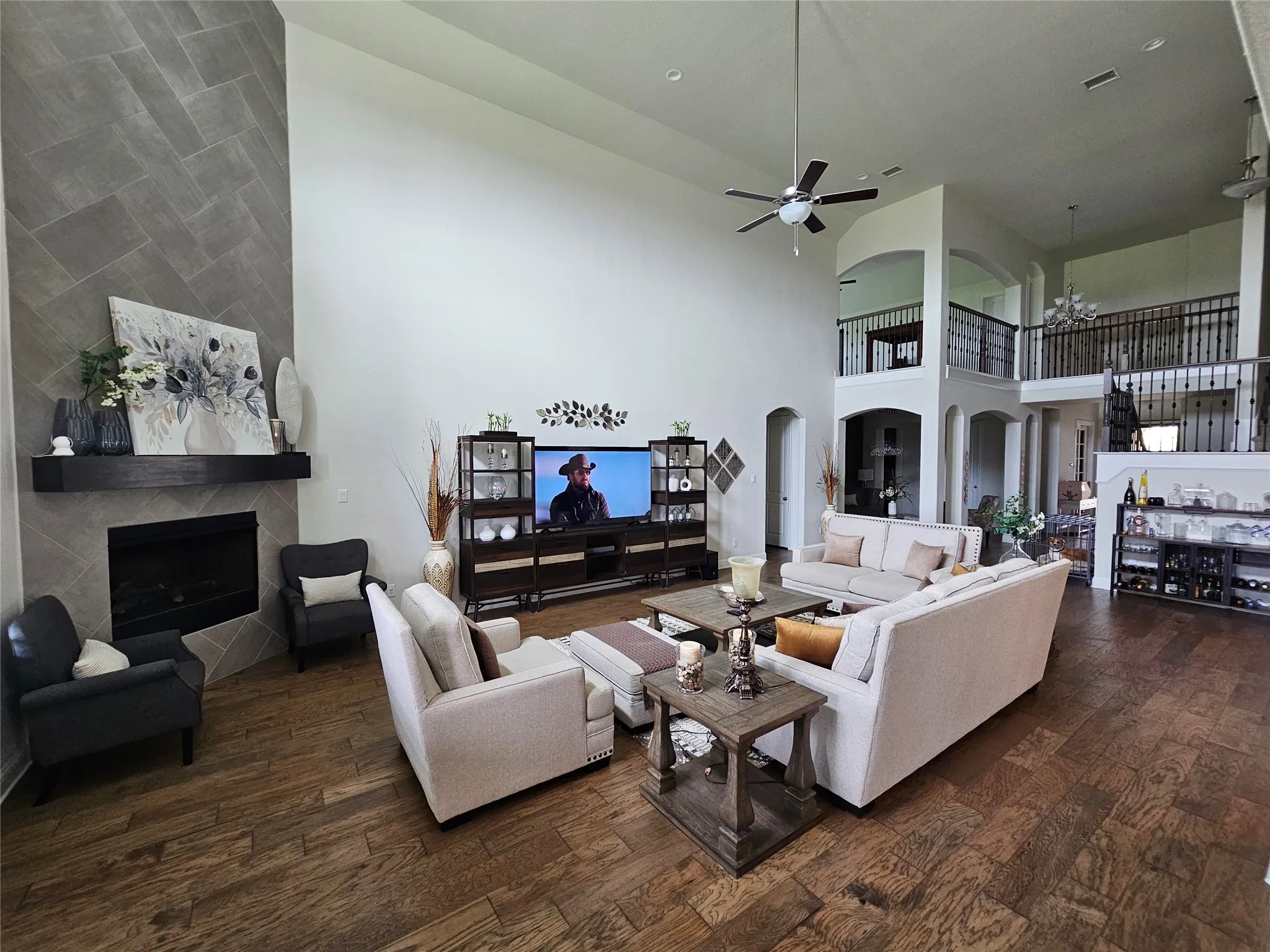 Single Family Residence For Sale in Ellis County , 1505 Hudson Drive, Ennis, Texas 75119, 5 Bedroom, 5 Bathroom, 3 Garage spaces, 4,252 Sqft, built in 2018, mls#21231677, Real Estate Agent in Ennis, Homes For Sale in Ellis county, Homes For Sale in Ennis, Realtor in Ennis Texas, Real Estate Brokerage Independent Realty Texas, Luminita Cordes Realtor