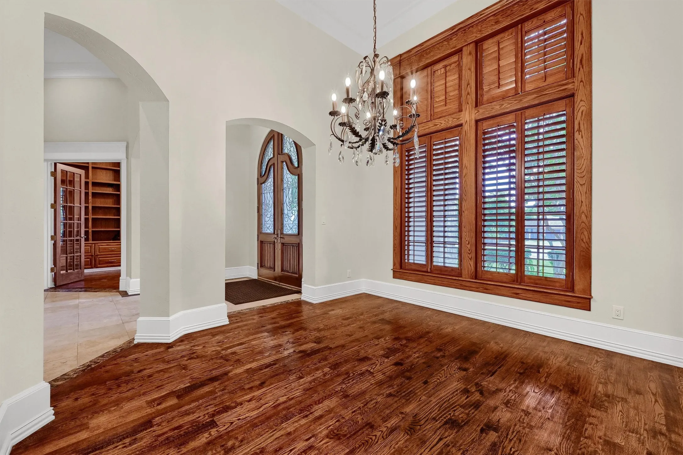 Single Family Residence For Sale in Grayson County , 2910 Wellington Drive, Sherman, Texas 75092, 5 Bedroom, 6 Bathroom, 5 Garage spaces, 4,679 Sqft, built in 1998, mls#21235417, Real Estate Agent in Sherman, Homes For Sale in Grayson county, Homes For Sale in Sherman, Realtor in Sherman Texas, Real Estate Brokerage Independent Realty Texas, Luminita Cordes Realtor