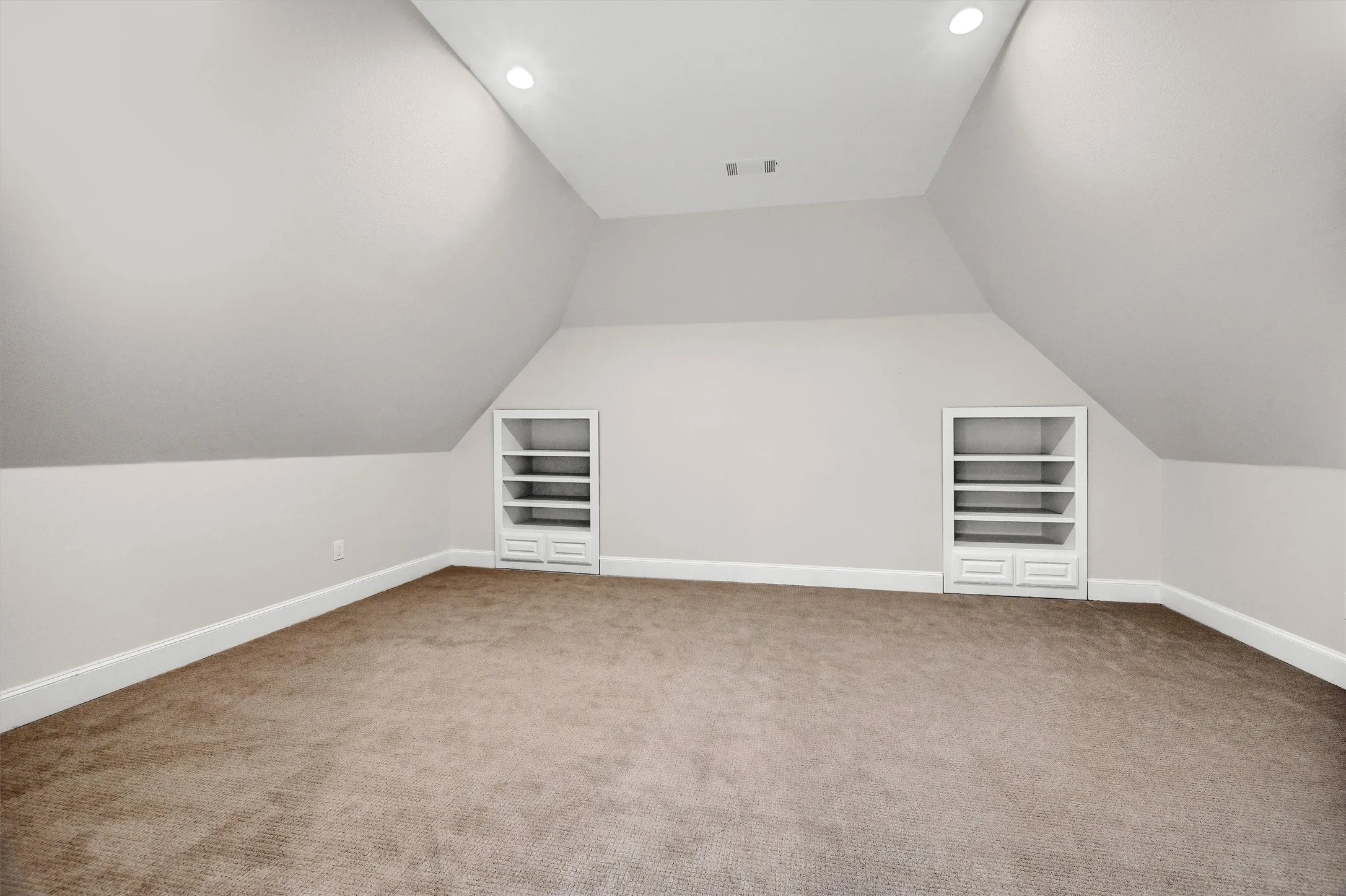 Single Family Residence For Sale in Grayson County , 2910 Wellington Drive, Sherman, Texas 75092, 5 Bedroom, 6 Bathroom, 5 Garage spaces, 4,679 Sqft, built in 1998, mls#21235417, Real Estate Agent in Sherman, Homes For Sale in Grayson county, Homes For Sale in Sherman, Realtor in Sherman Texas, Real Estate Brokerage Independent Realty Texas, Luminita Cordes Realtor
