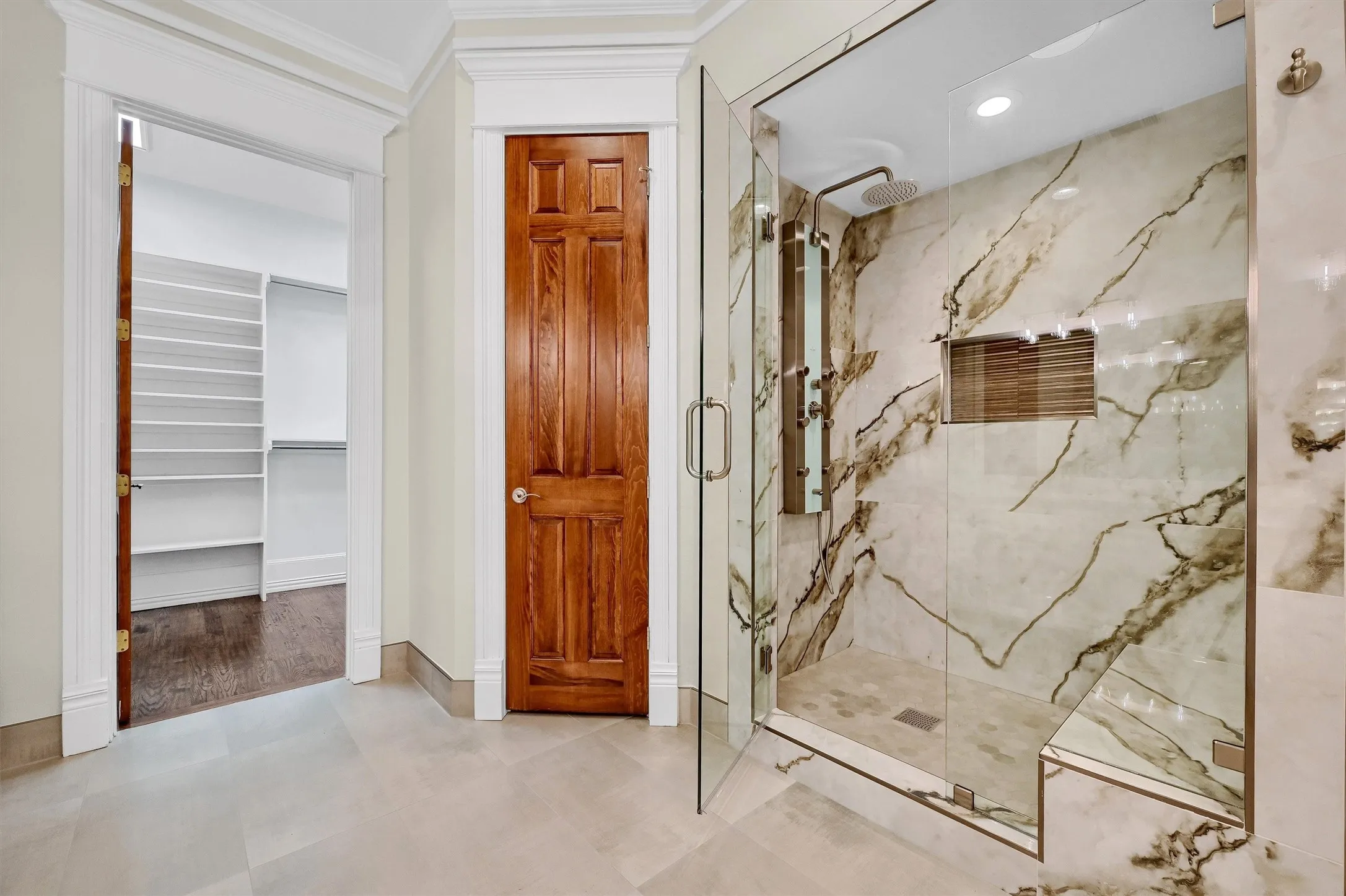 Single Family Residence For Sale in Grayson County , 2910 Wellington Drive, Sherman, Texas 75092, 5 Bedroom, 6 Bathroom, 5 Garage spaces, 4,679 Sqft, built in 1998, mls#21235417, Real Estate Agent in Sherman, Homes For Sale in Grayson county, Homes For Sale in Sherman, Realtor in Sherman Texas, Real Estate Brokerage Independent Realty Texas, Luminita Cordes Realtor
