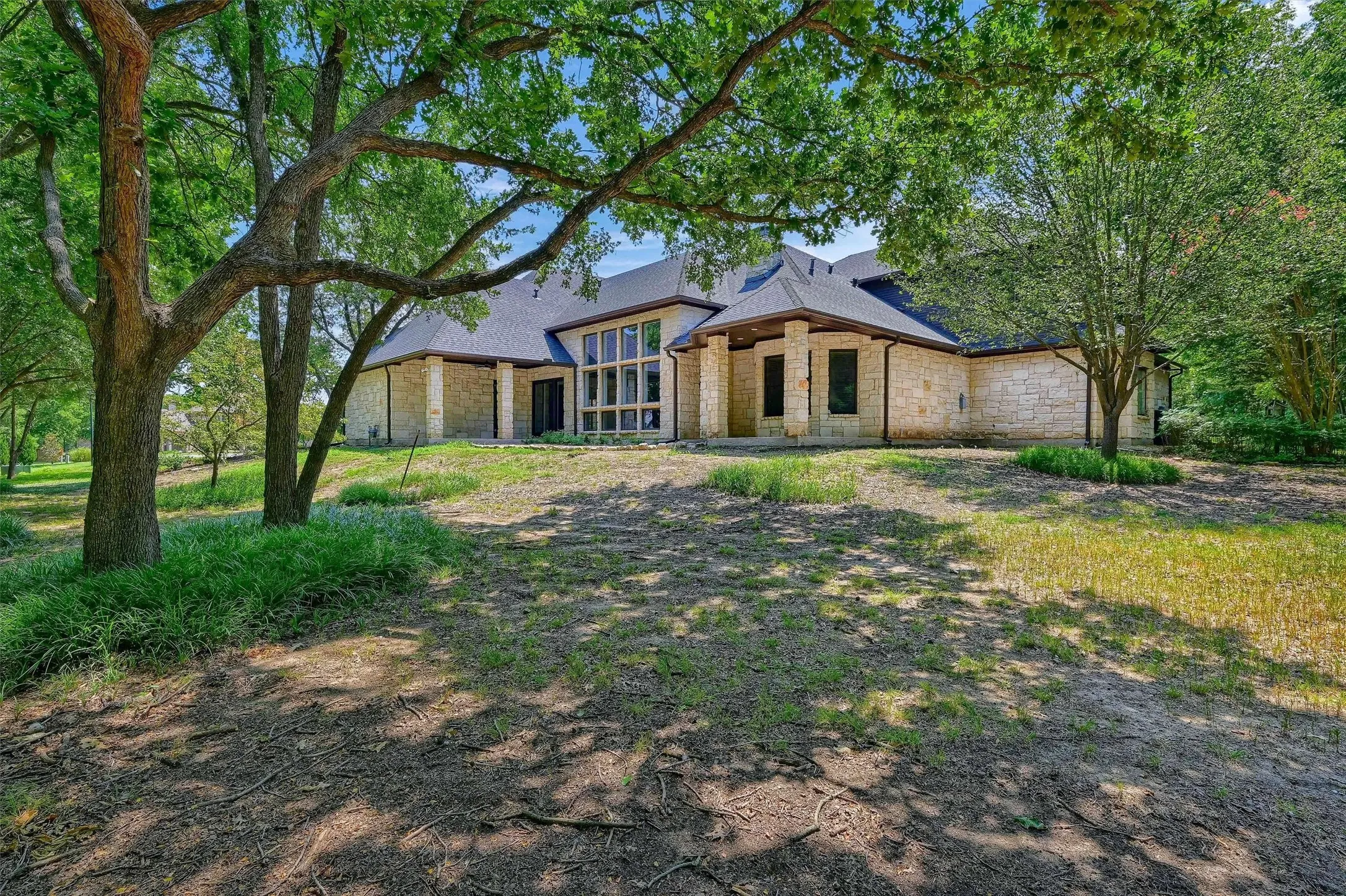 Single Family Residence For Sale in Grayson County , 2910 Wellington Drive, Sherman, Texas 75092, 5 Bedroom, 6 Bathroom, 5 Garage spaces, 4,679 Sqft, built in 1998, mls#21235417, Real Estate Agent in Sherman, Homes For Sale in Grayson county, Homes For Sale in Sherman, Realtor in Sherman Texas, Real Estate Brokerage Independent Realty Texas, Luminita Cordes Realtor