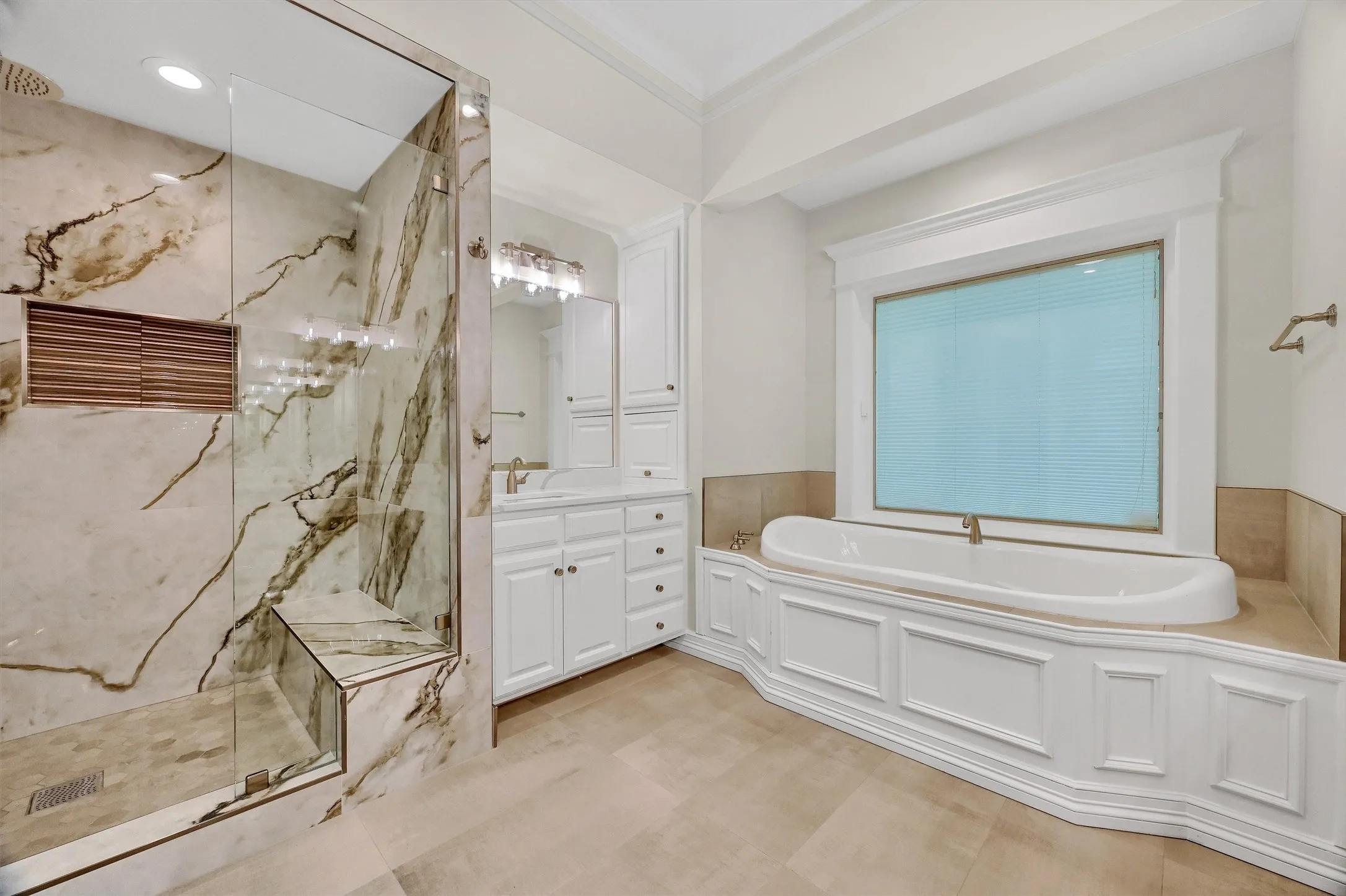 Single Family Residence For Sale in Grayson County , 2910 Wellington Drive, Sherman, Texas 75092, 5 Bedroom, 6 Bathroom, 5 Garage spaces, 4,679 Sqft, built in 1998, mls#21235417, Real Estate Agent in Sherman, Homes For Sale in Grayson county, Homes For Sale in Sherman, Realtor in Sherman Texas, Real Estate Brokerage Independent Realty Texas, Luminita Cordes Realtor