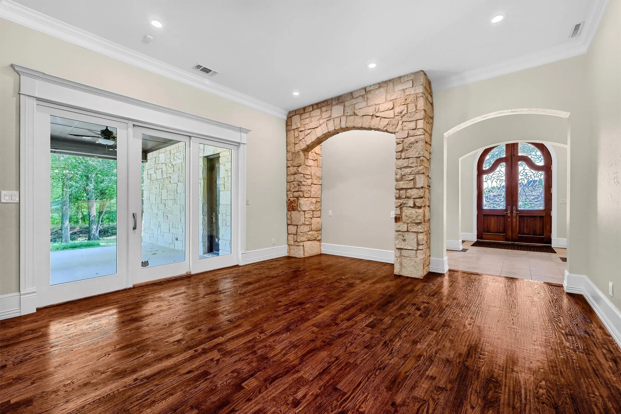 Single Family Residence For Sale in Grayson County , 2910 Wellington Drive, Sherman, Texas 75092, 5 Bedroom, 6 Bathroom, 5 Garage spaces, 4,679 Sqft, built in 1998, mls#21235417, Real Estate Agent in Sherman, Homes For Sale in Grayson county, Homes For Sale in Sherman, Realtor in Sherman Texas, Real Estate Brokerage Independent Realty Texas, Luminita Cordes Realtor