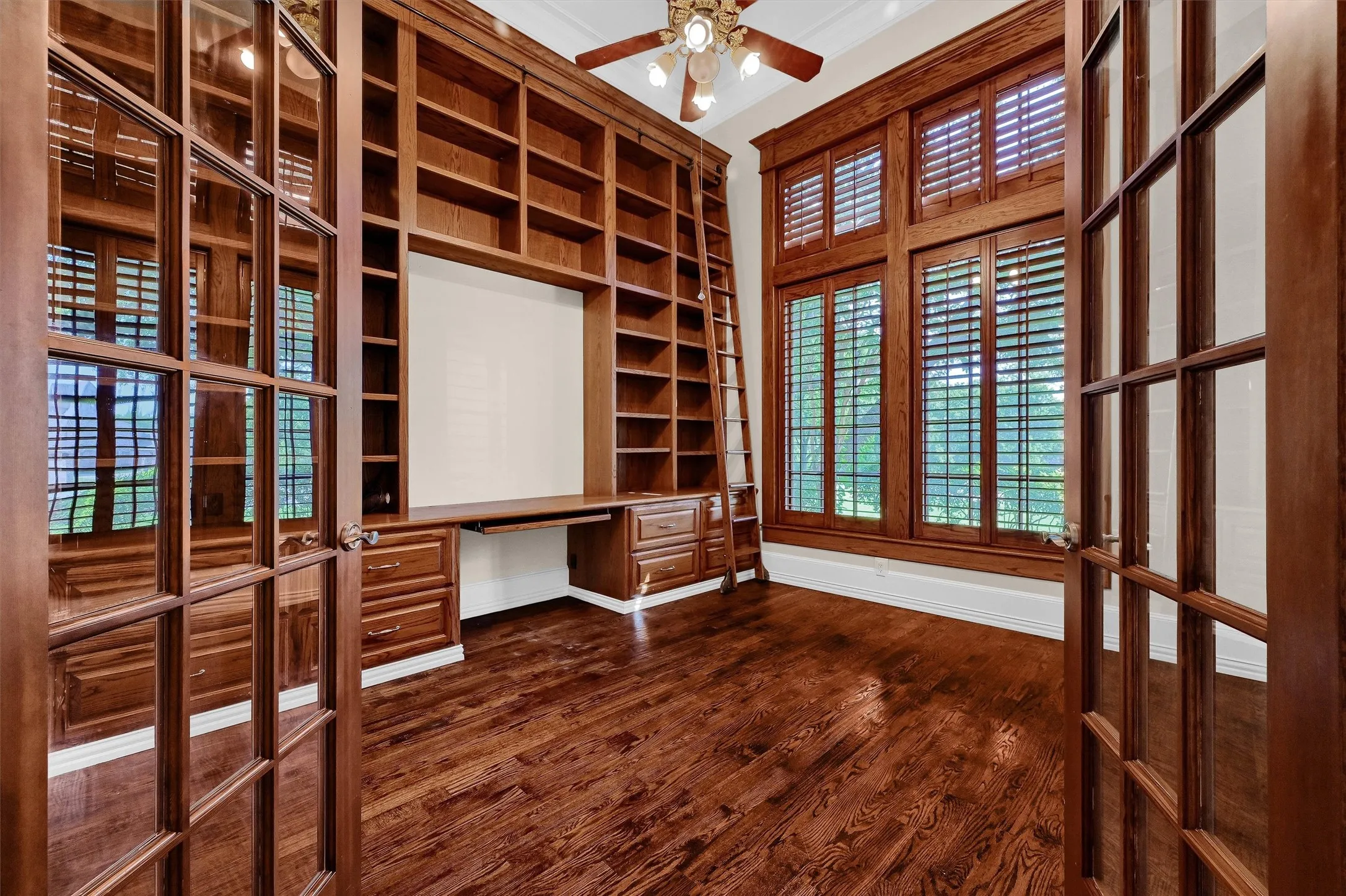 Single Family Residence For Sale in Grayson County , 2910 Wellington Drive, Sherman, Texas 75092, 5 Bedroom, 6 Bathroom, 5 Garage spaces, 4,679 Sqft, built in 1998, mls#21235417, Real Estate Agent in Sherman, Homes For Sale in Grayson county, Homes For Sale in Sherman, Realtor in Sherman Texas, Real Estate Brokerage Independent Realty Texas, Luminita Cordes Realtor